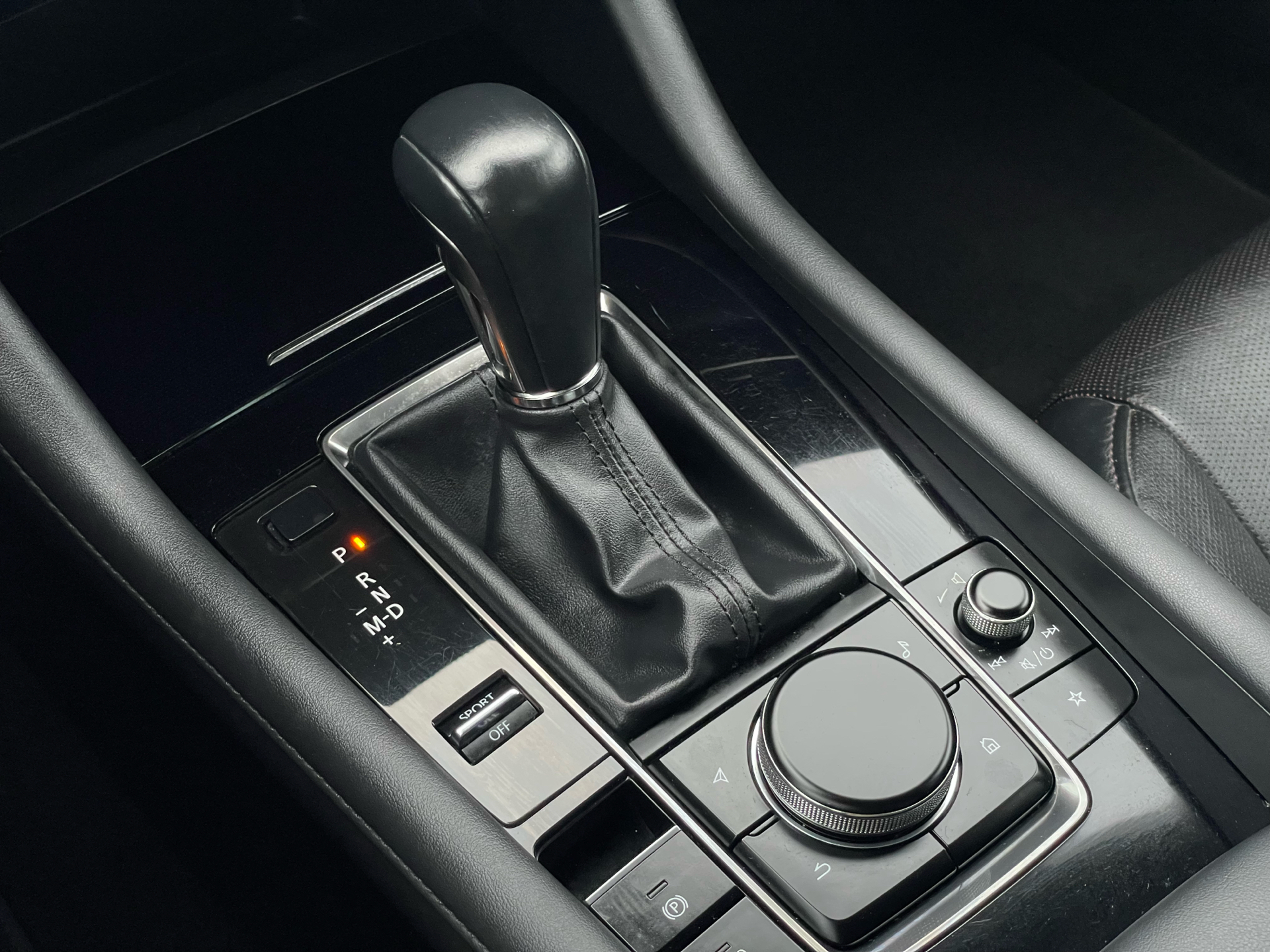 Billede af Mazda 3 2,0 Skyactiv-G  Mild hybrid Cosmo 150HK 6g Aut.