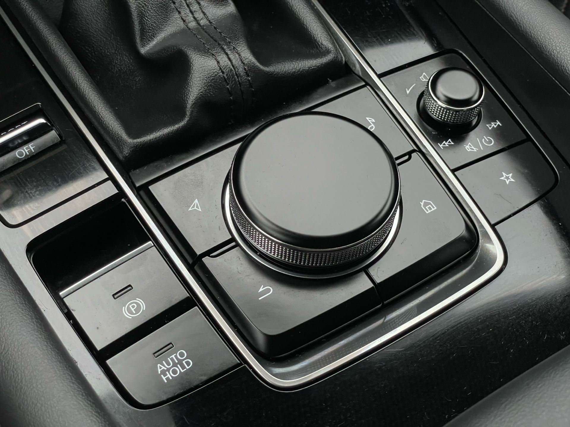 Billede af Mazda 3 2,0 Skyactiv-G  Mild hybrid Cosmo 150HK 6g Aut.