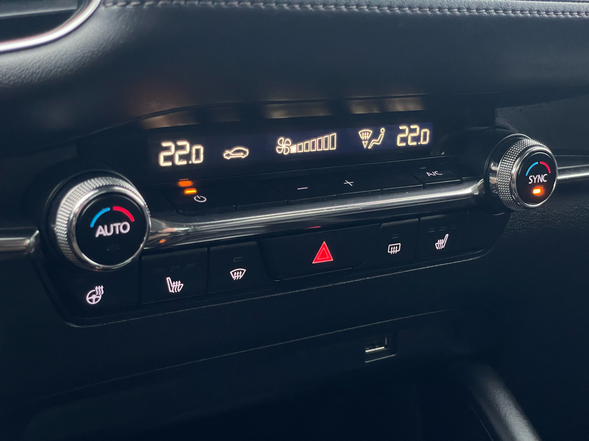 Billede af Mazda 3 2,0 Skyactiv-G  Mild hybrid Cosmo 150HK 6g Aut.