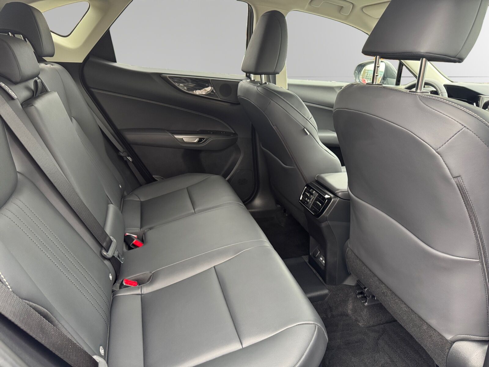 Billede af Lexus NX 450h+ 2,5 Plugin-hybrid Business Plus 4WD 309HK 5d Trinl. Gear