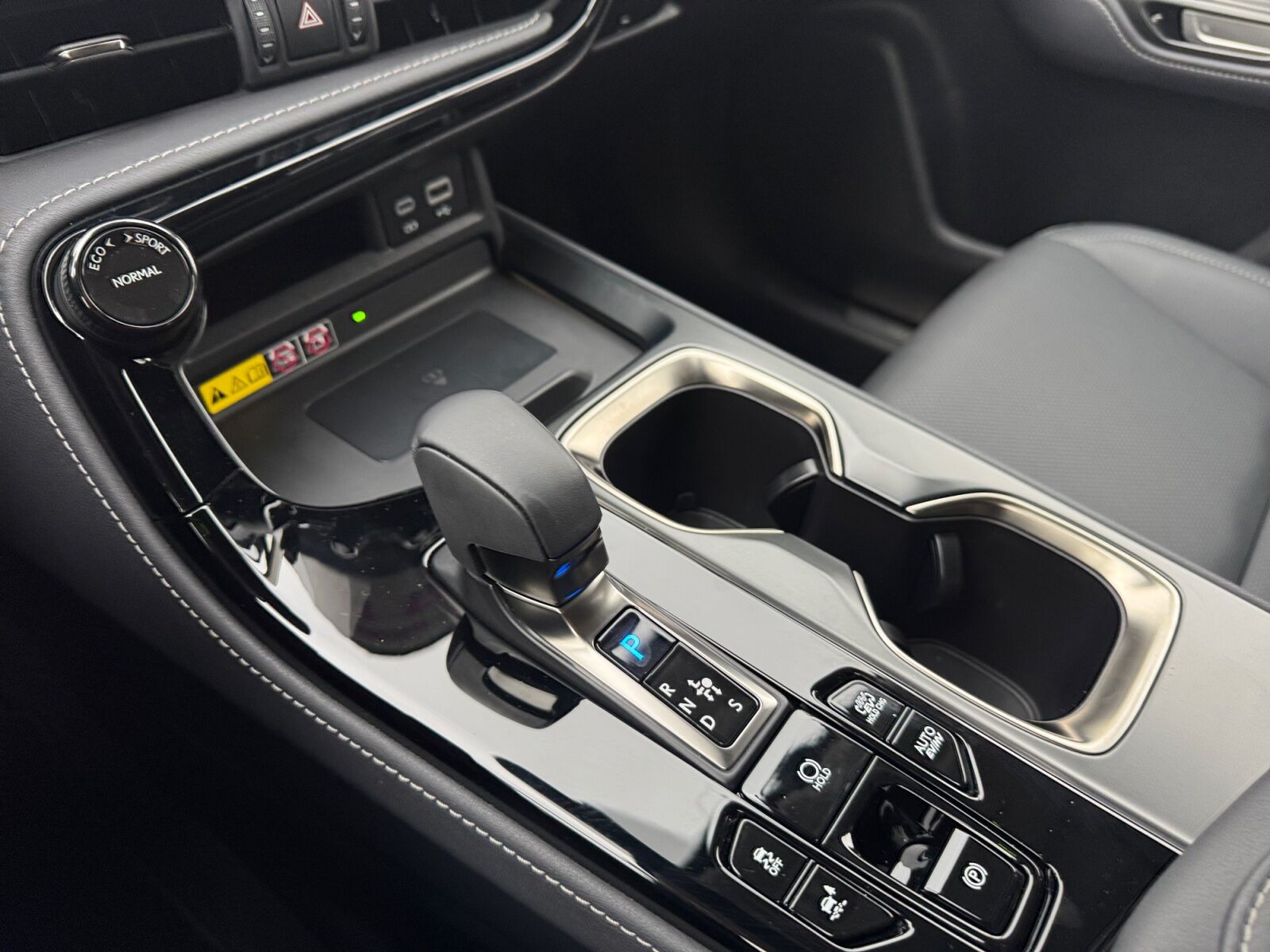 Billede af Lexus NX 450h+ 2,5 Plugin-hybrid Business Plus 4WD 309HK 5d Trinl. Gear