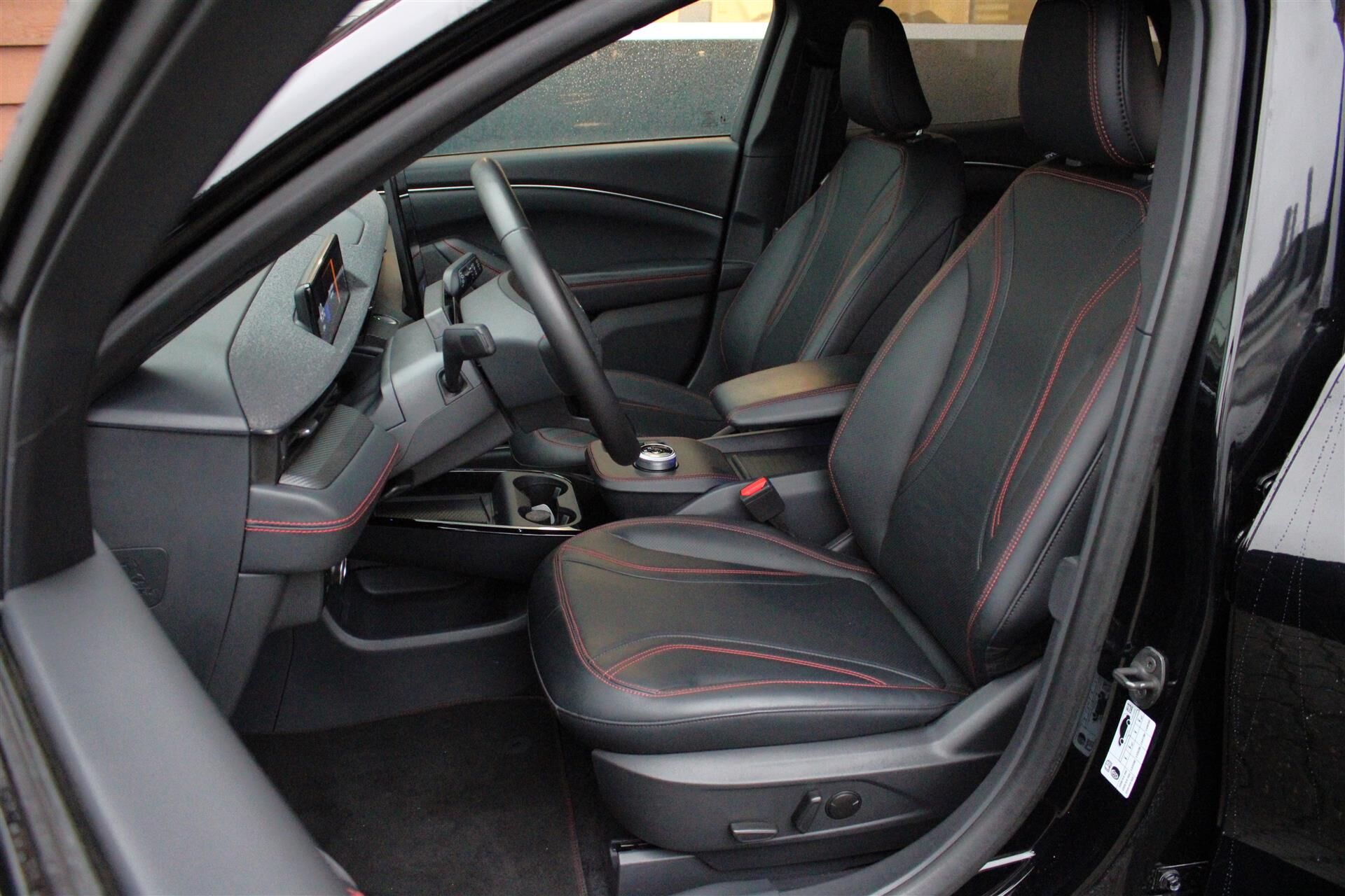 Billede af Ford Mustang Mach-E EL SR Premium AWD 269HK 5d Aut.