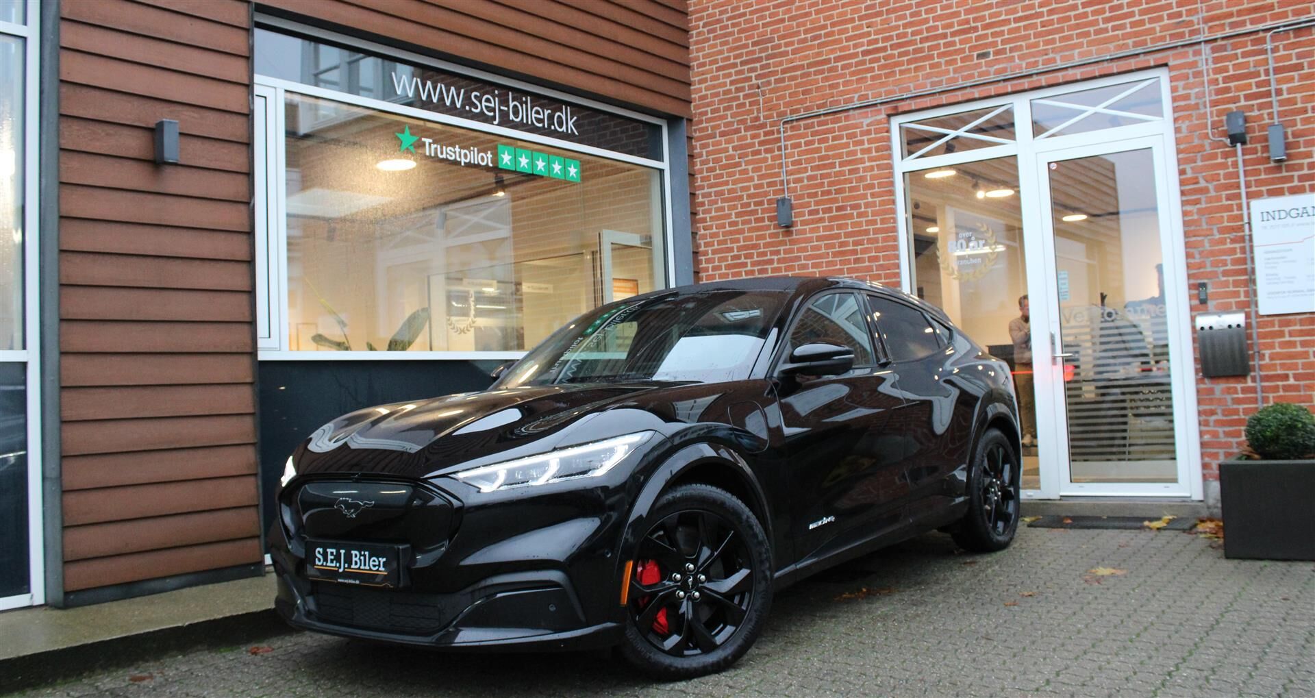 Billede af Ford Mustang Mach-E EL SR Premium AWD 269HK 5d Aut.