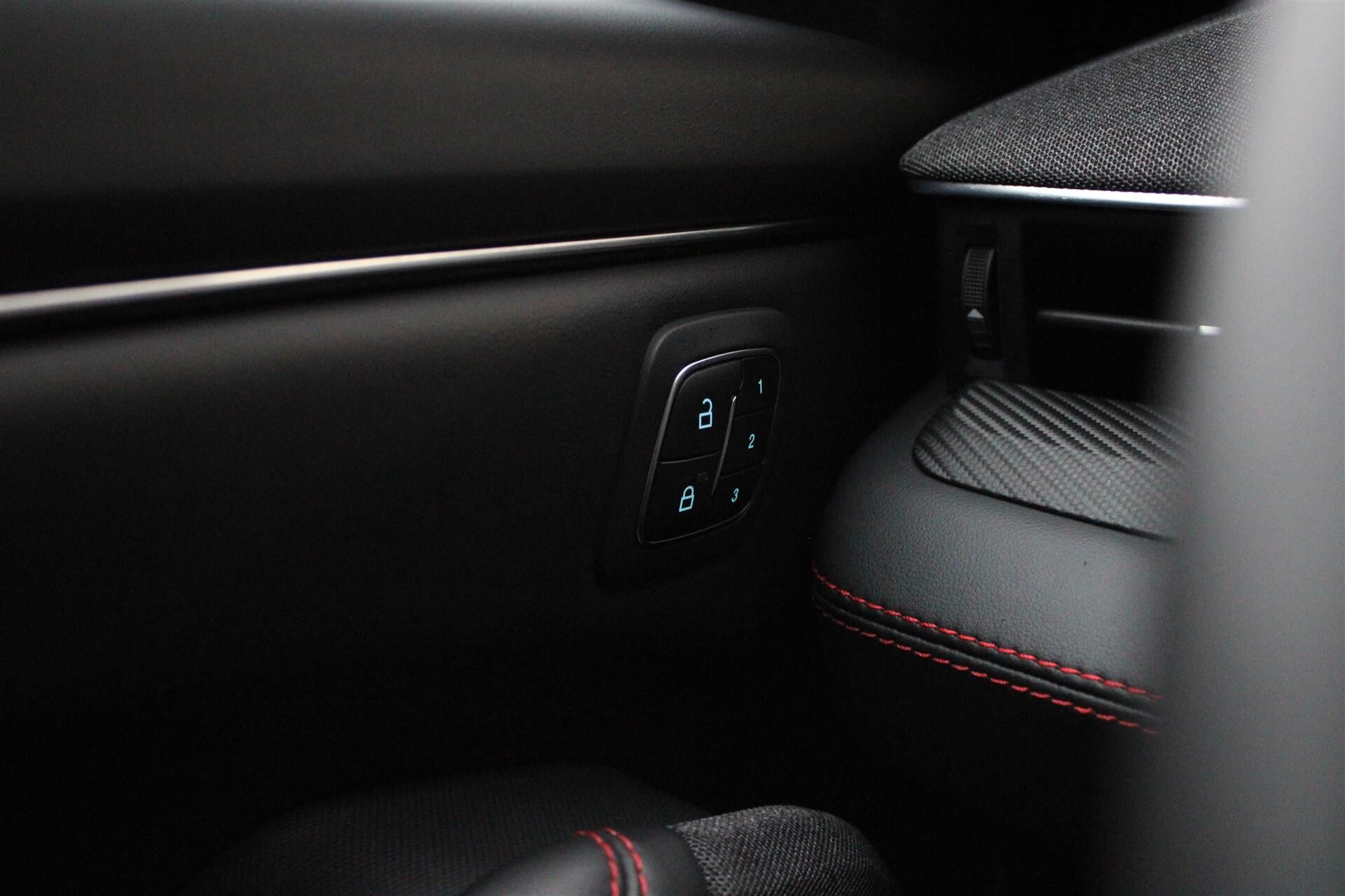 Billede af Ford Mustang Mach-E EL SR Premium AWD 269HK 5d Aut.