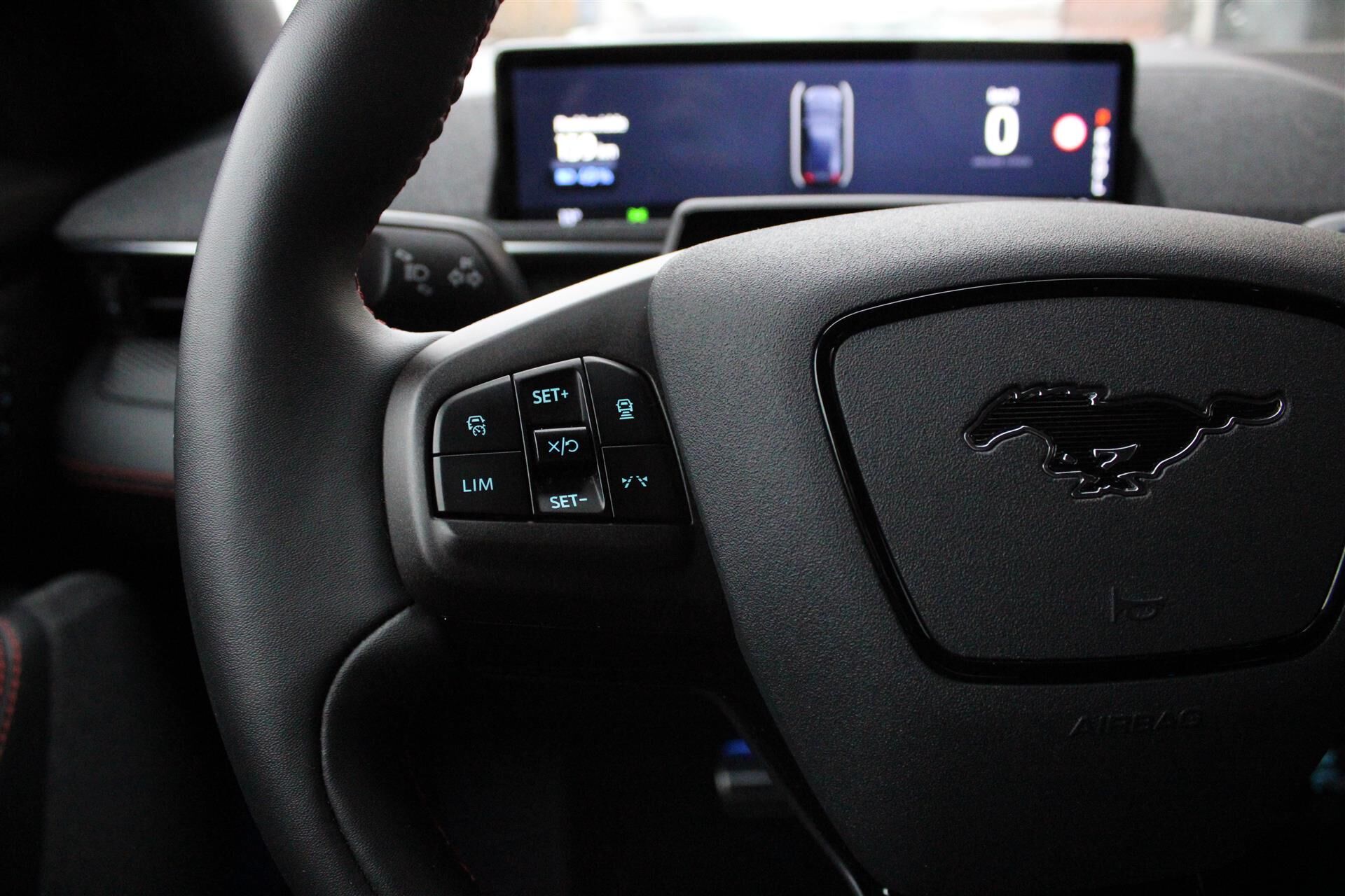 Billede af Ford Mustang Mach-E EL SR Premium AWD 269HK 5d Aut.