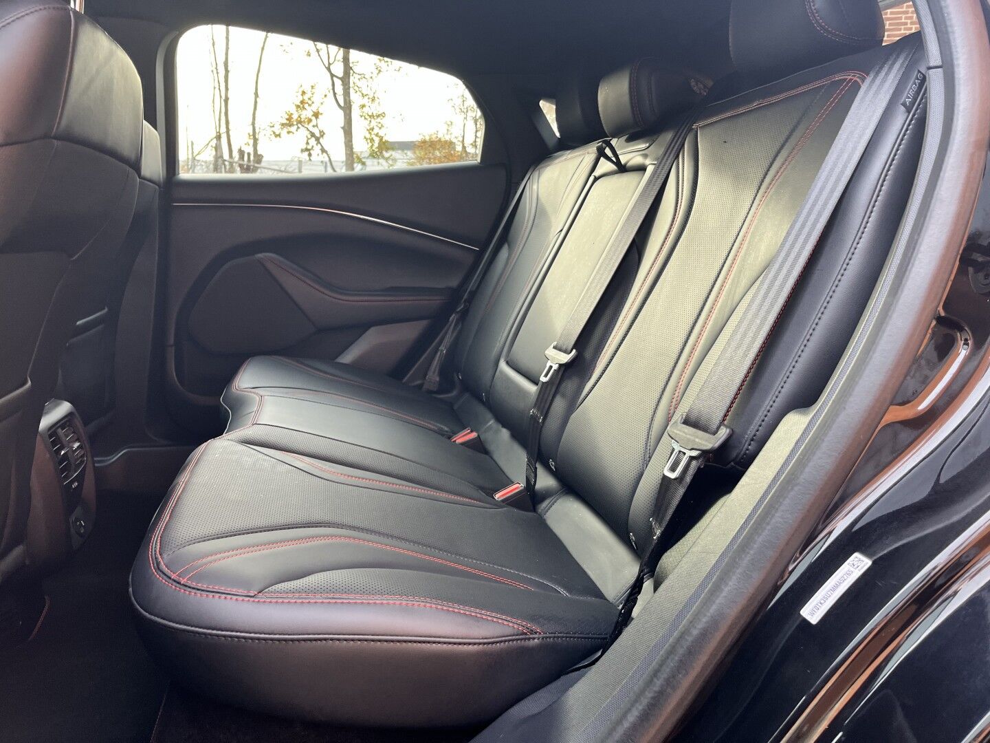 Billede af Ford Mustang Mach-E EL UR AWD 351HK 5d Aut.