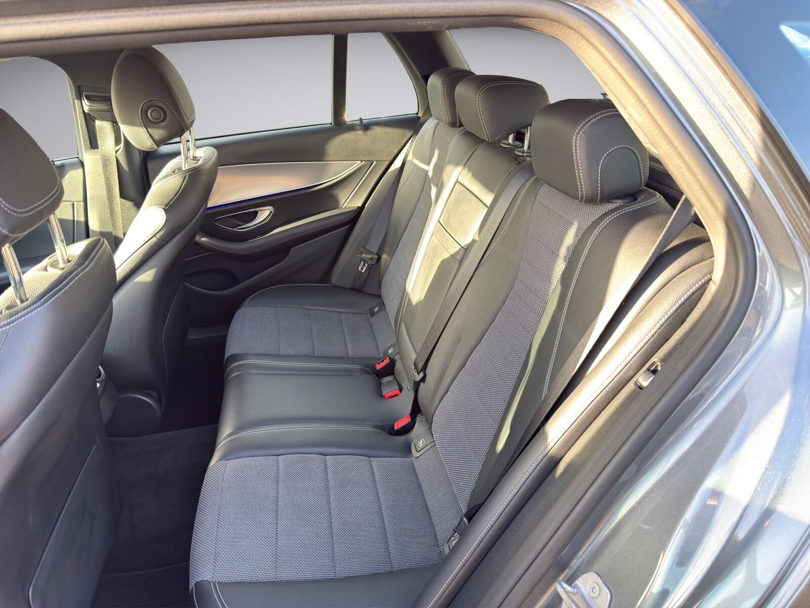 Billede af Mercedes-Benz E220 d T 2,0 D Business 9G-Tronic 194HK Stc 9g Aut.