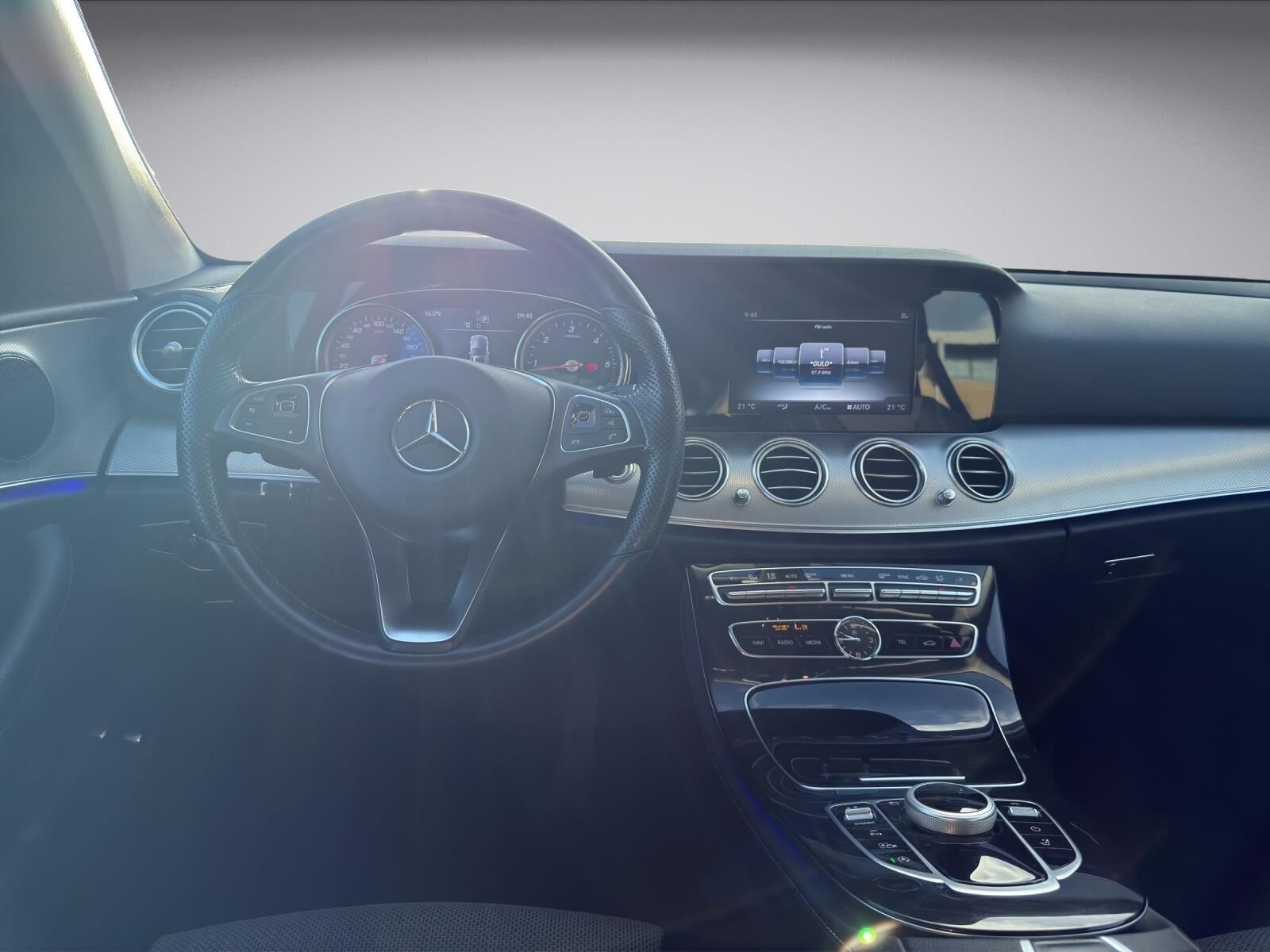 Billede af Mercedes-Benz E220 d T 2,0 D Business 9G-Tronic 194HK Stc 9g Aut.