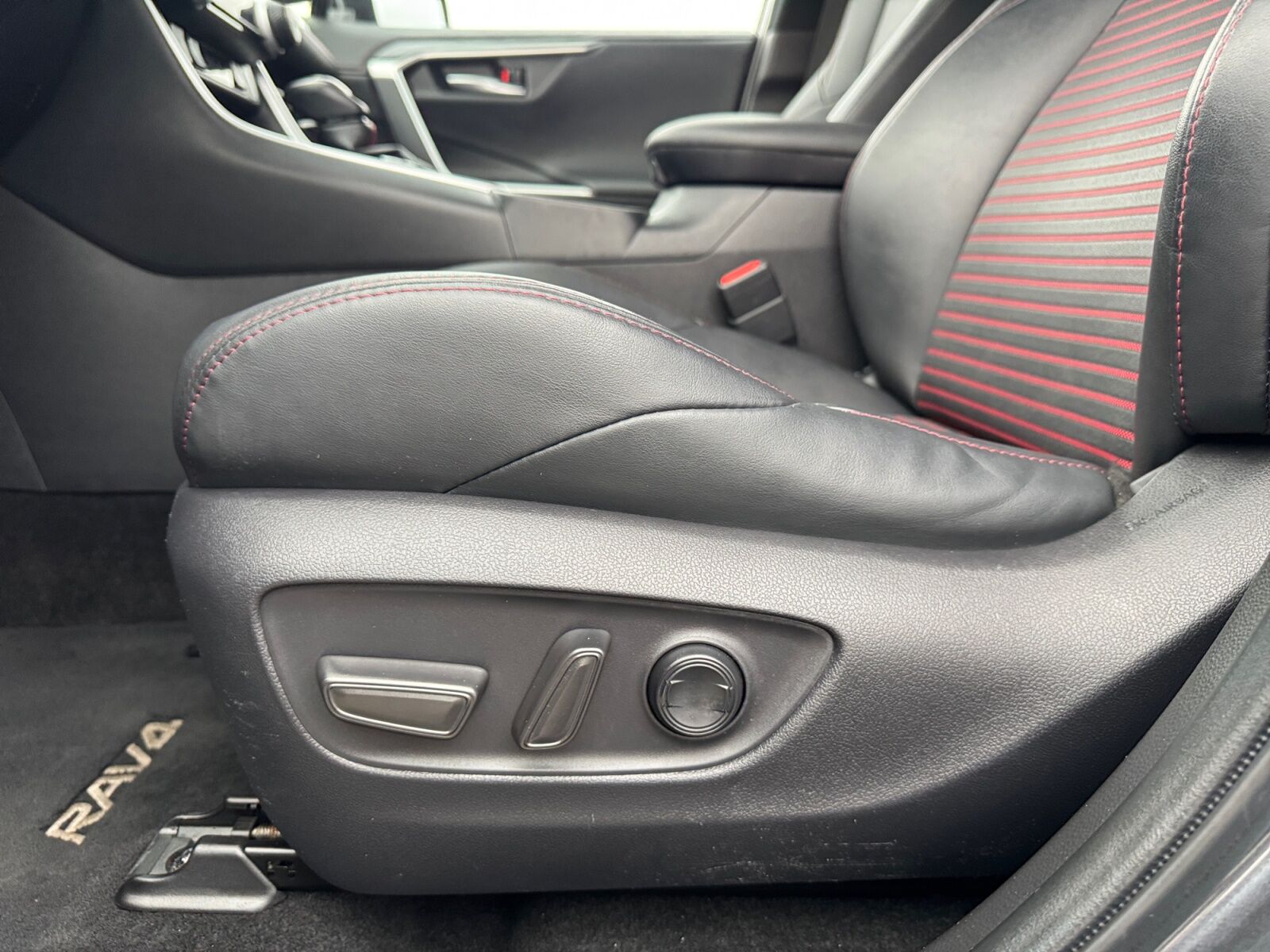 Billede af Toyota RAV4 Plug-in 2,5 Plugin-hybrid Active Comfort AWD 306HK 5d 6g Aut.