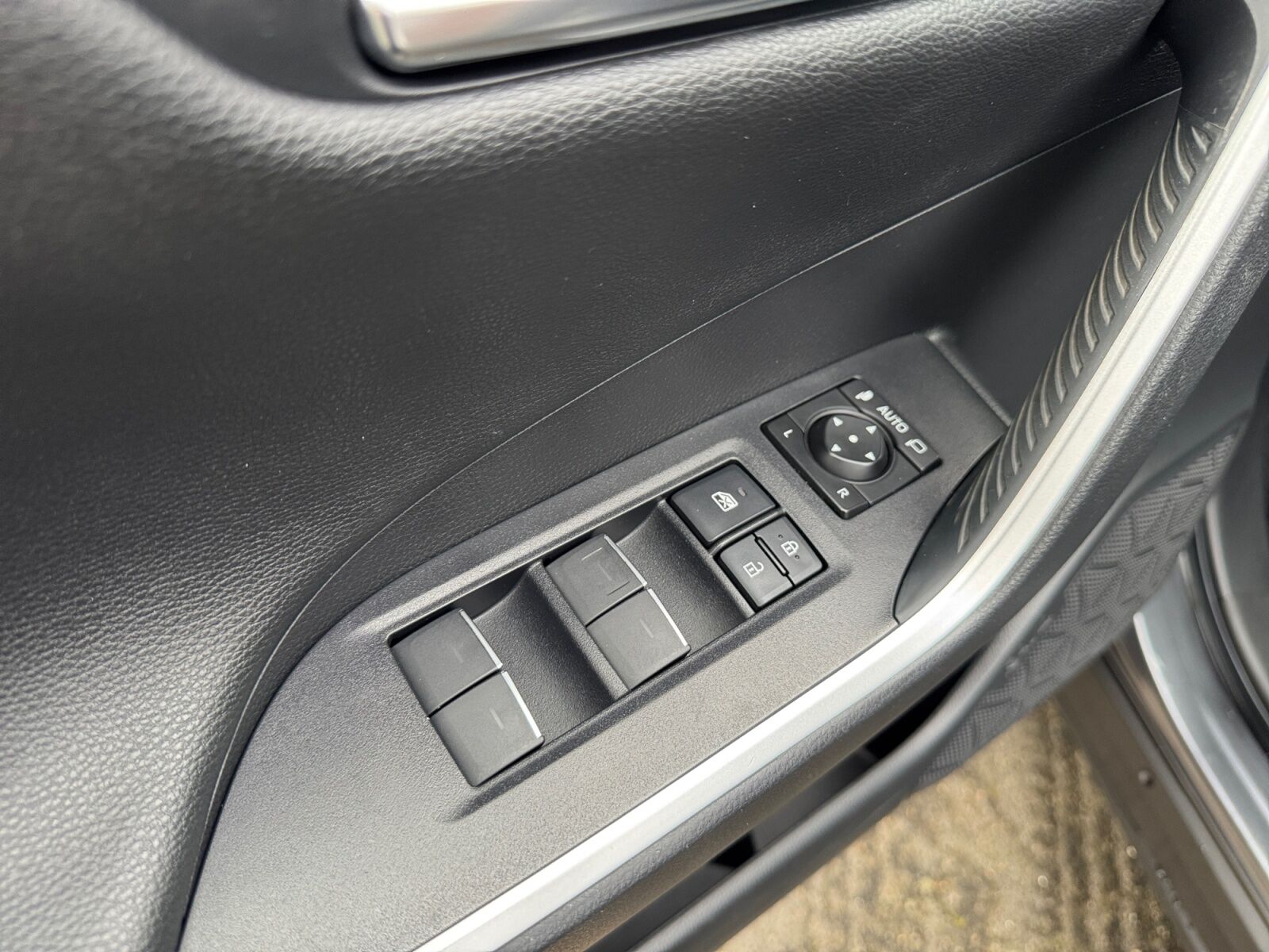 Billede af Toyota RAV4 Plug-in 2,5 Plugin-hybrid Active Comfort AWD 306HK 5d 6g Aut.