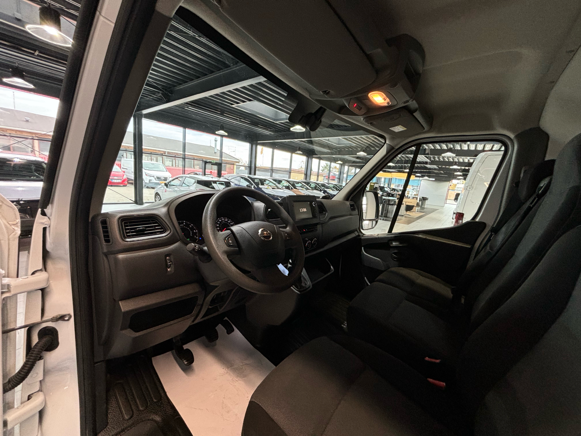 Billede af Nissan Interstar L2H2 2,3 DCi N-Connecta 150HK Van 6g
