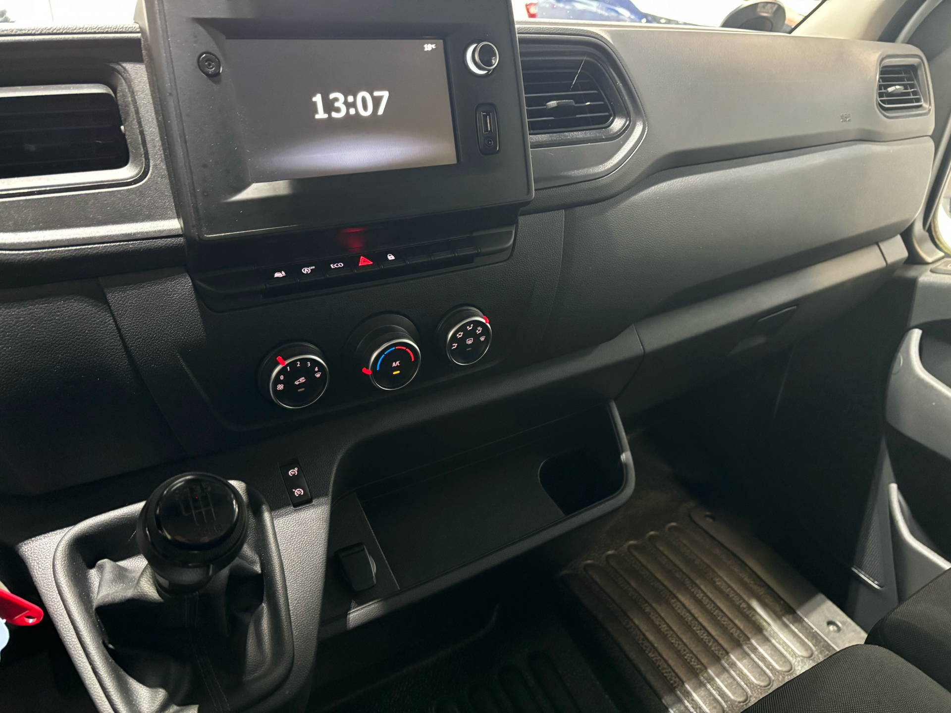 Billede af Nissan Interstar L2H2 2,3 DCi N-Connecta 150HK Van 6g