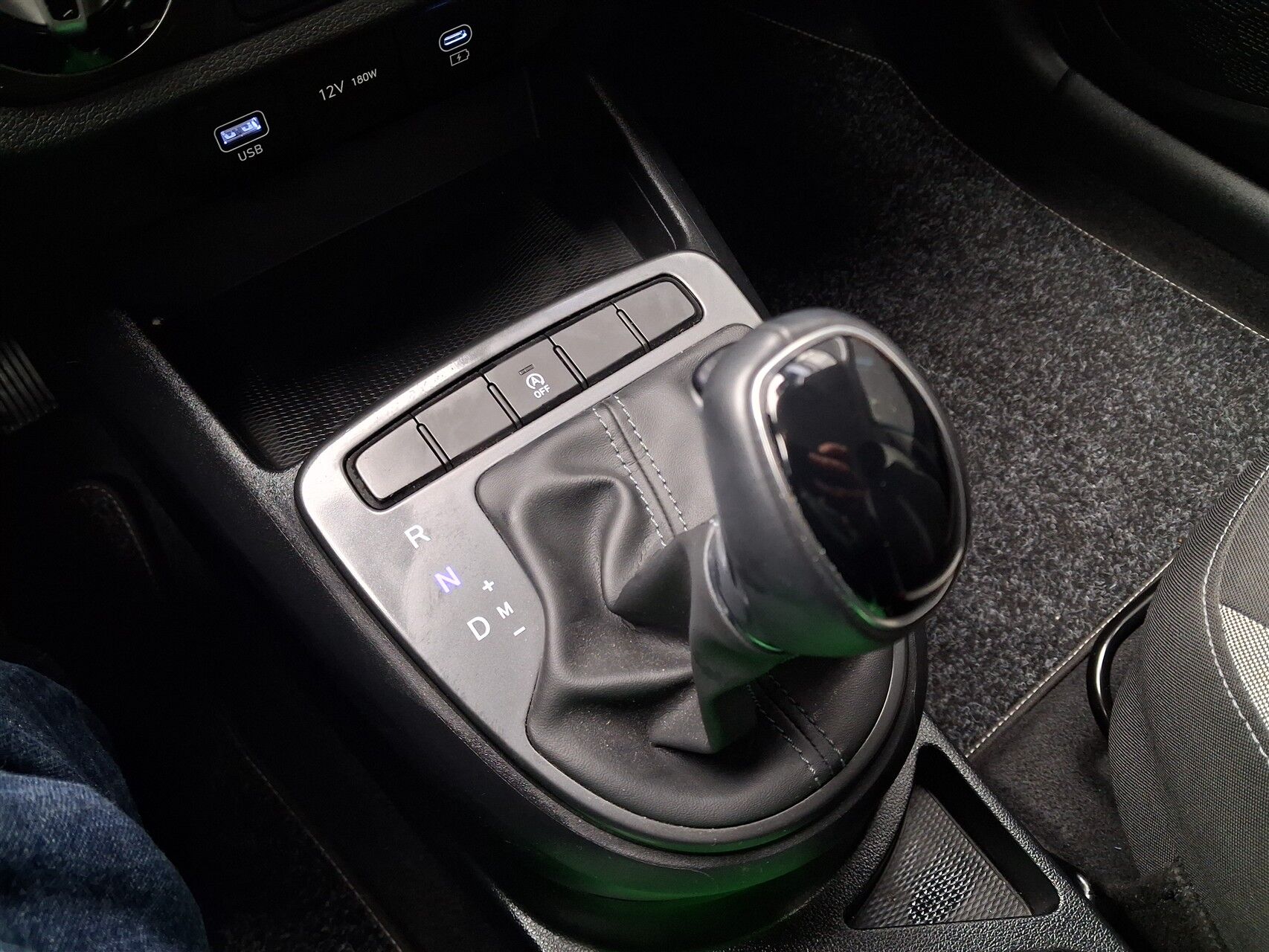 Billede af Hyundai i10 1,0 Essential AMT 67HK 5d Aut.