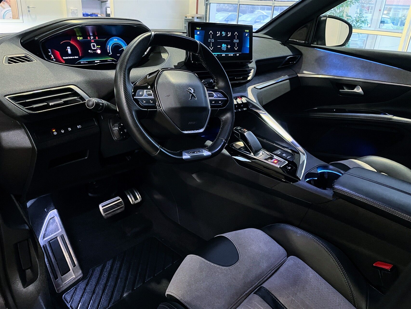 Billede af Peugeot 3008 1,6 PureTech  Plugin-hybrid GT Pack AWD EAT8 300HK 5d 8g Aut.