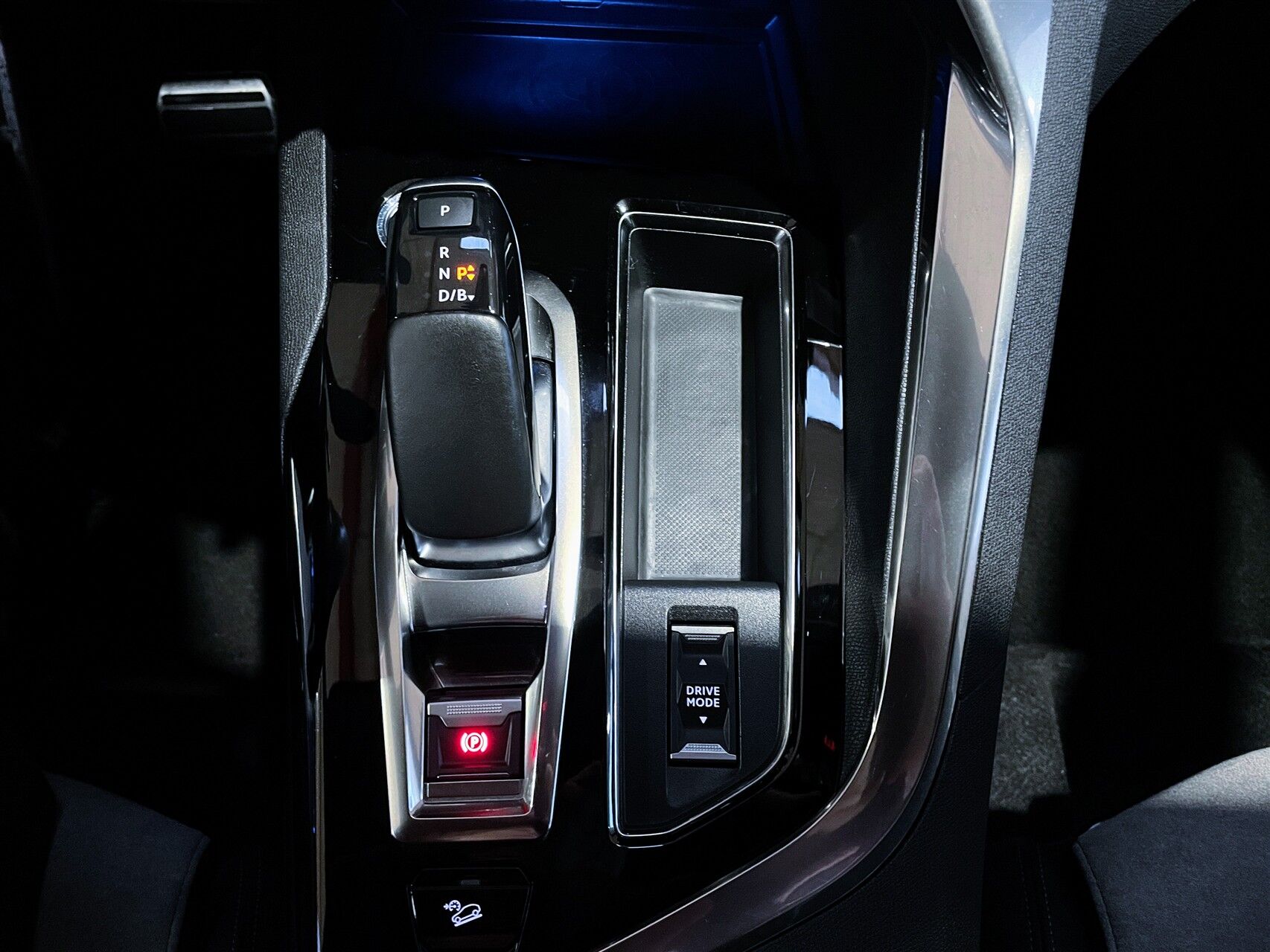 Billede af Peugeot 3008 1,6 PureTech  Plugin-hybrid GT Pack AWD EAT8 300HK 5d 8g Aut.