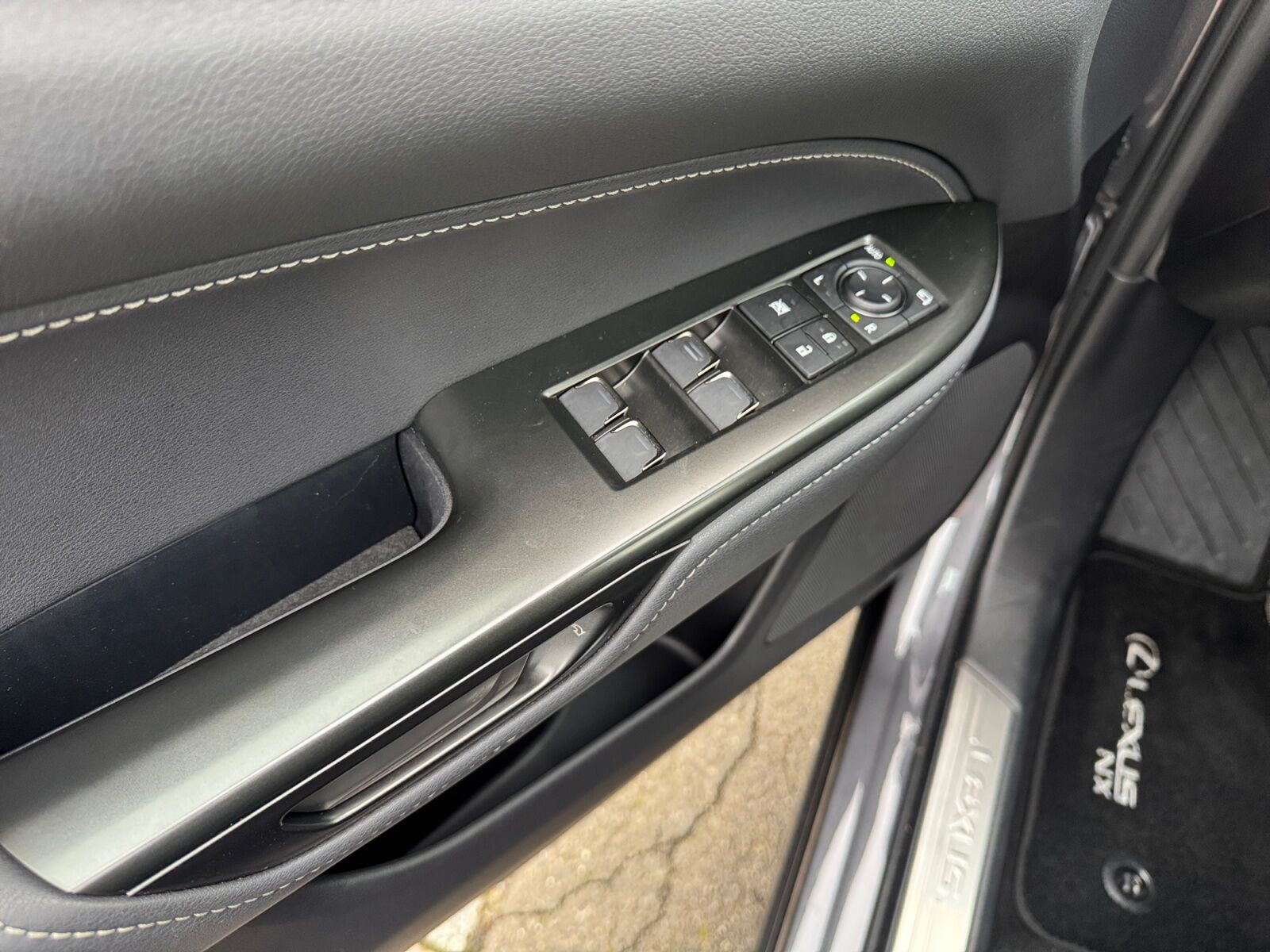 Billede af Lexus NX 450h+ 2,5 Plugin-hybrid Business Plus 4WD 309HK 5d Trinl. Gear