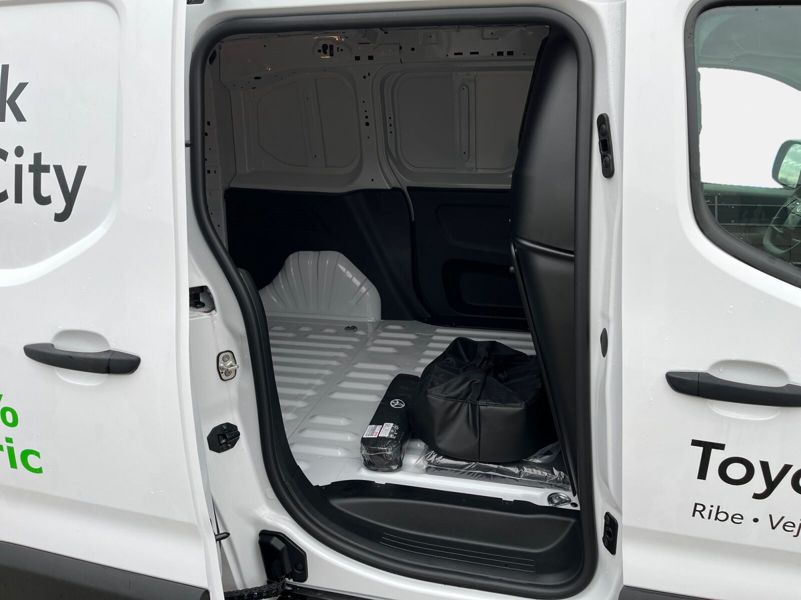 Billede af Toyota Proace City Electric Medium EL Comfort Master 1 Skydedør 136HK Van Aut.
