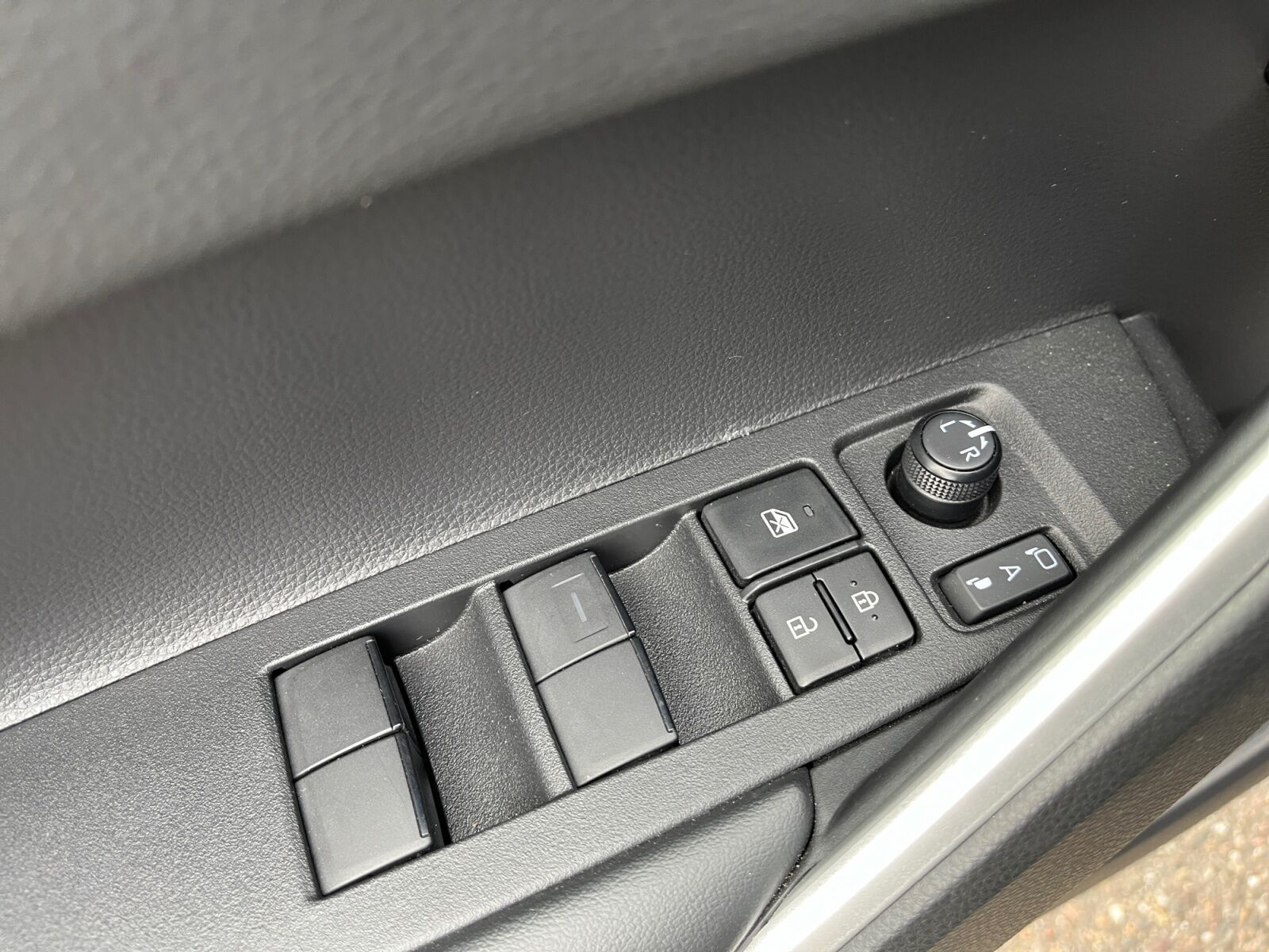 Billede af Toyota Corolla Cross 1,8 Hybrid Style Comfort 140HK 5d Aut.