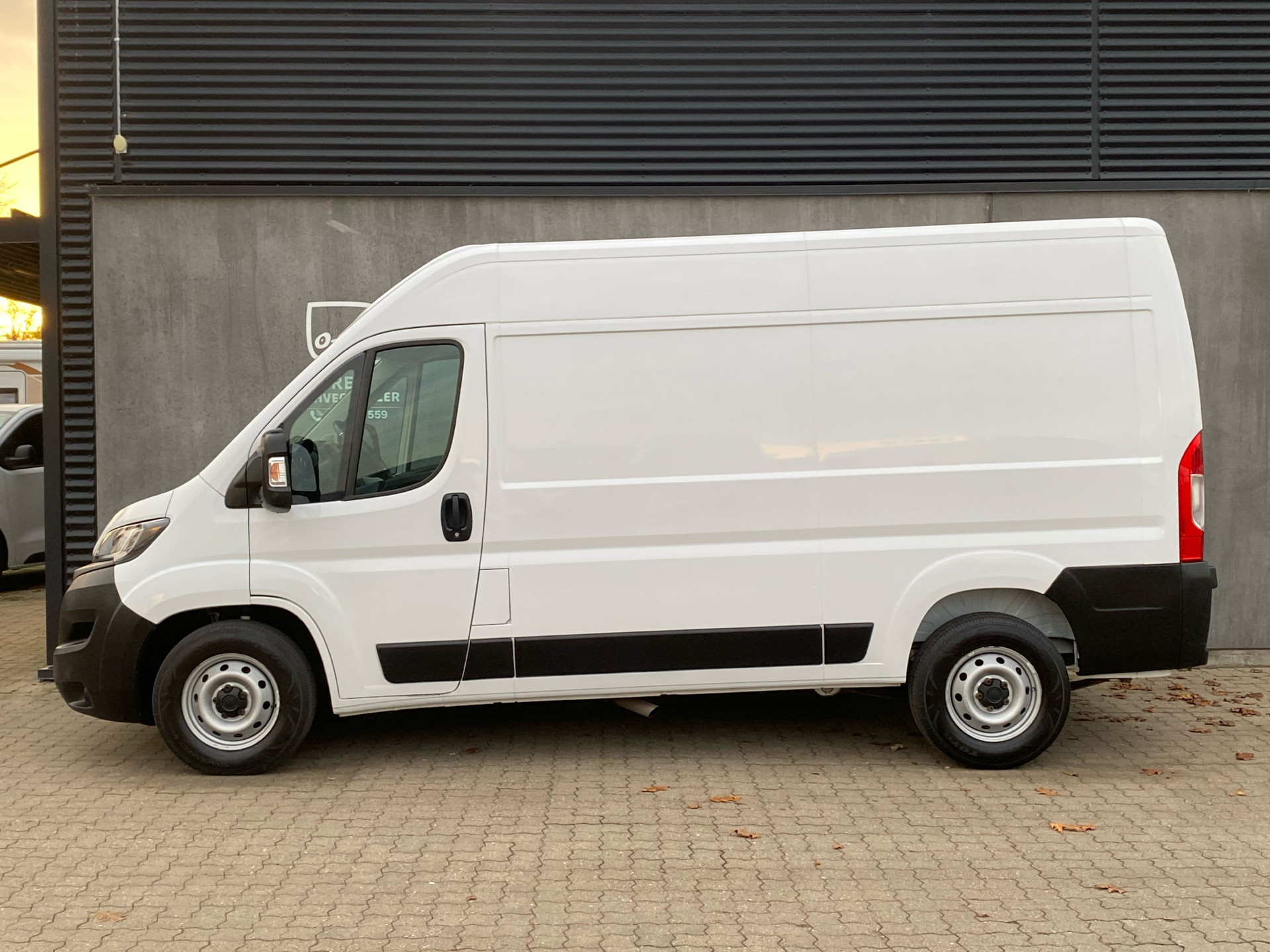 Billede af Fiat Ducato 33 L2H2 2,3 MJT 40 års Edition 140HK Van 9g Aut.