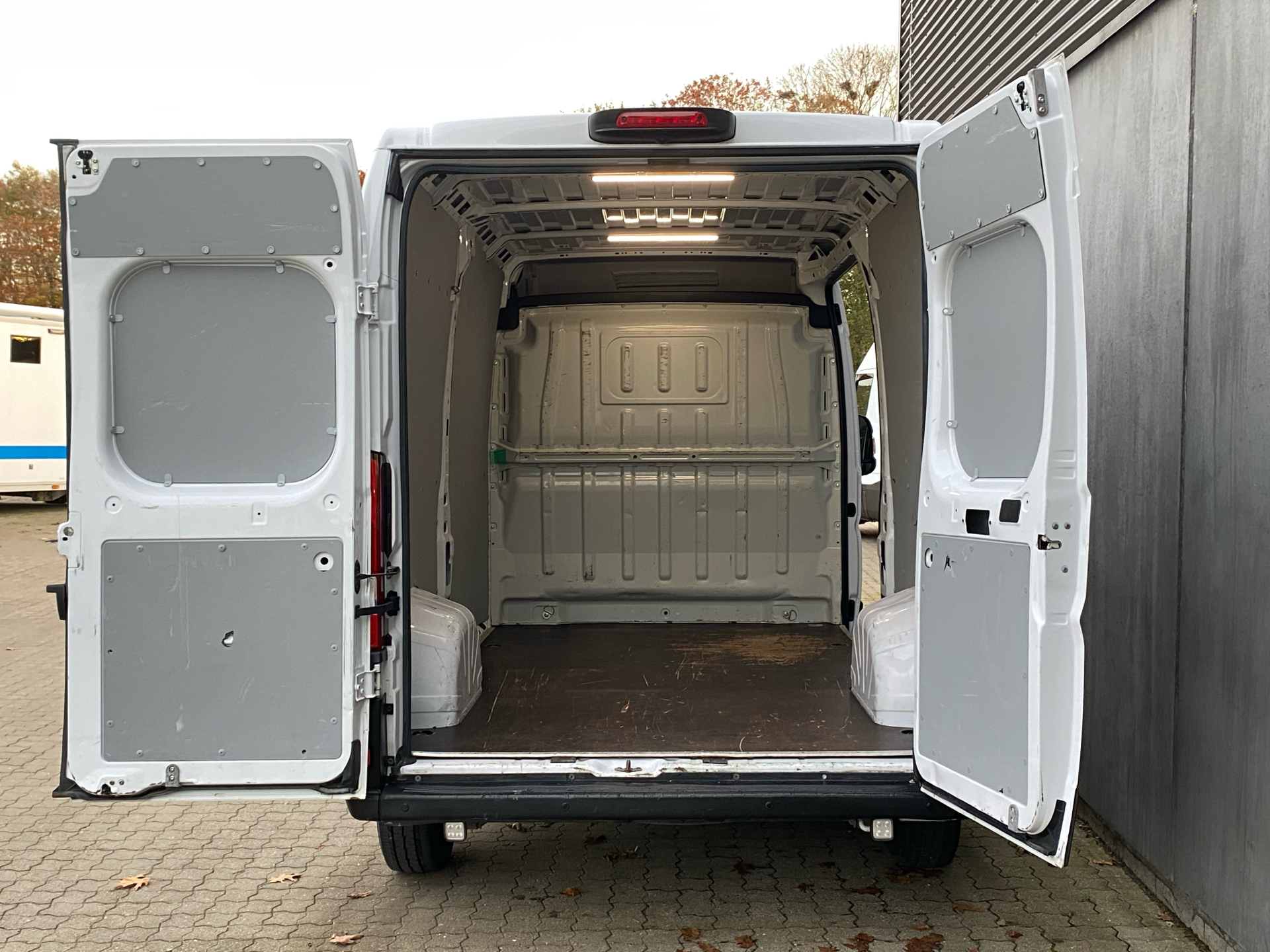 Billede af Fiat Ducato 33 L2H2 2,3 MJT 40 års Edition 140HK Van 9g Aut.