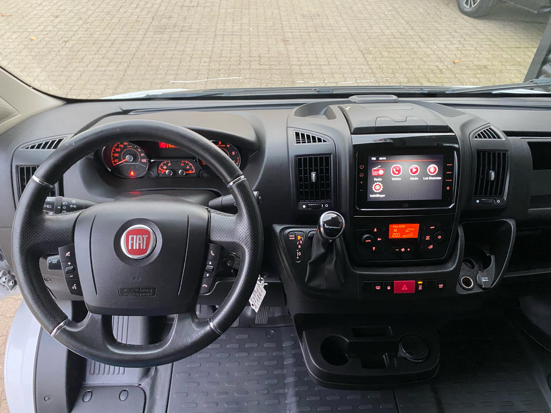 Billede af Fiat Ducato 33 L2H2 2,3 MJT 40 års Edition 140HK Van 9g Aut.