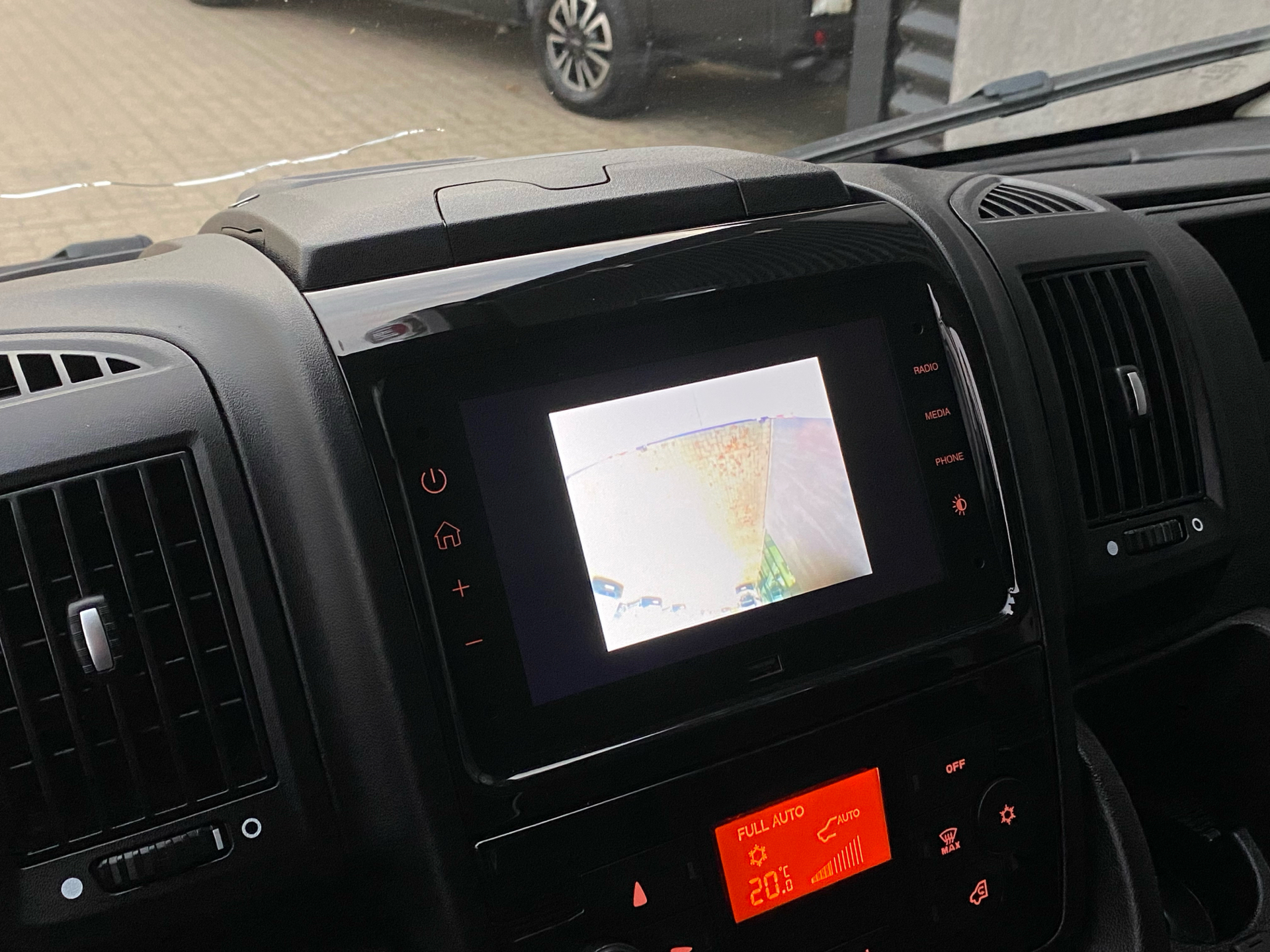 Billede af Fiat Ducato 33 L2H2 2,3 MJT 40 års Edition 140HK Van 9g Aut.