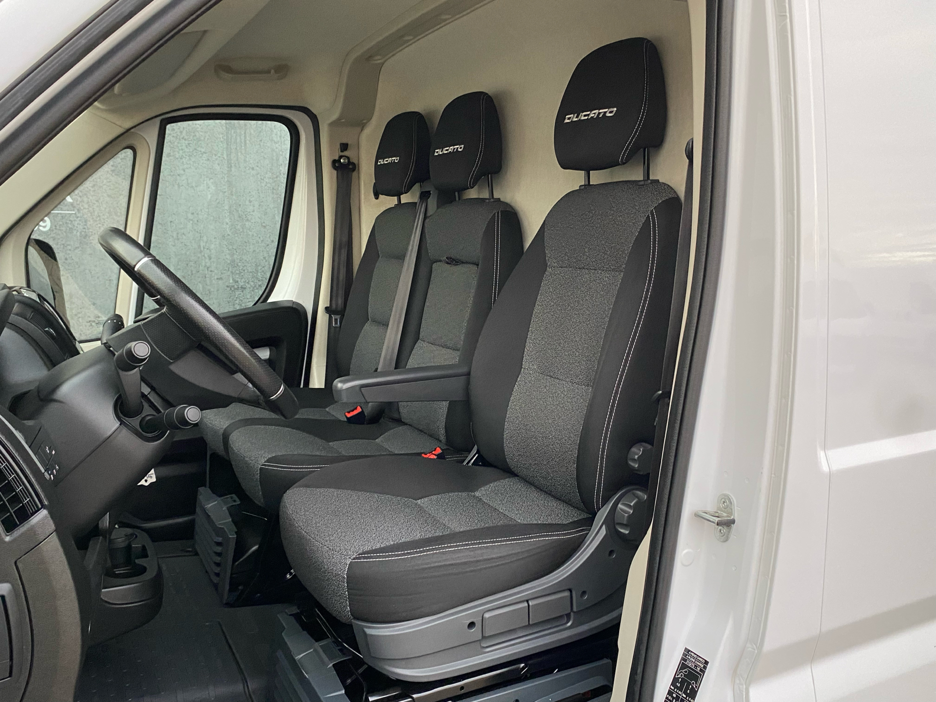 Billede af Fiat Ducato 33 L2H2 2,3 MJT 40 års Edition 140HK Van 9g Aut.