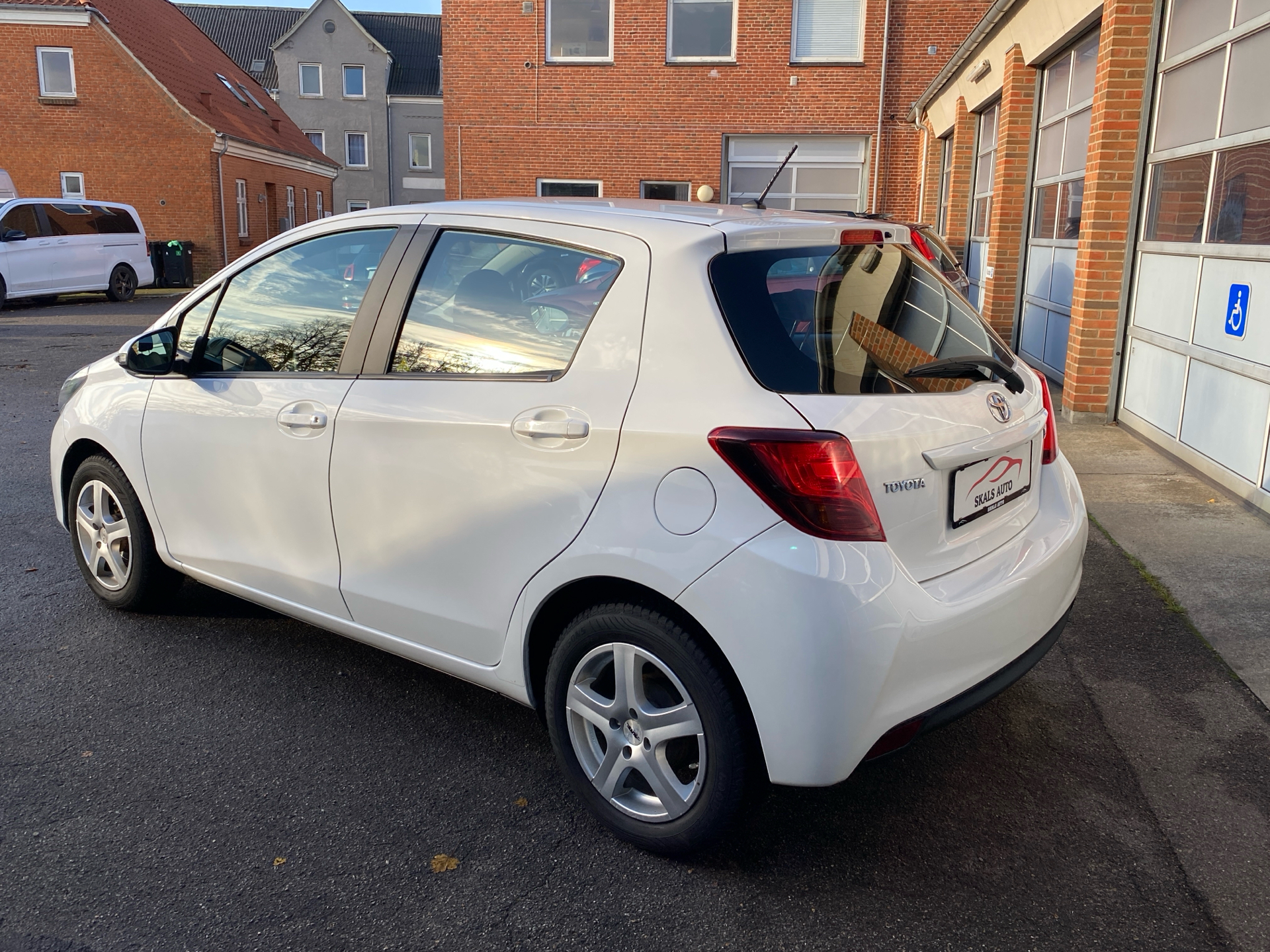 Billede af Toyota Yaris 1,3 VVT-I T2 100HK 5d 6g