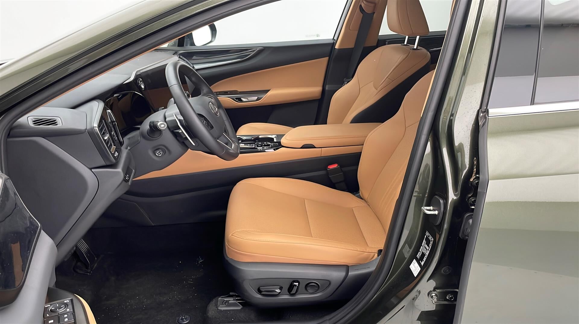 Billede af Lexus NX 450h+ 2,5 Plugin-hybrid Business Plus 4WD 309HK 5d Trinl. Gear