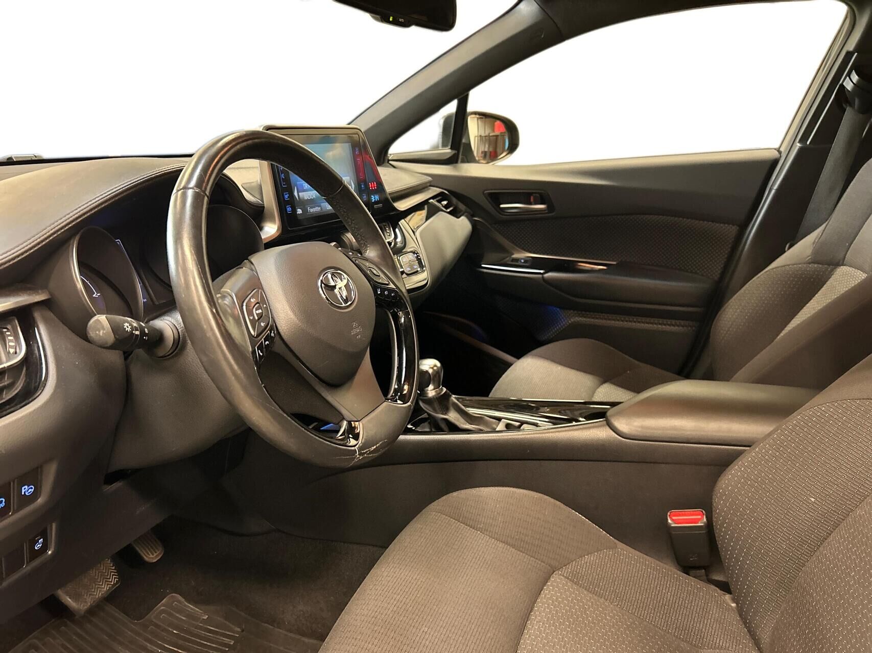 Billede af Toyota C-HR 1,8 Hybrid C-LUB Premium Selected Multidrive S 122HK 5d Aut.