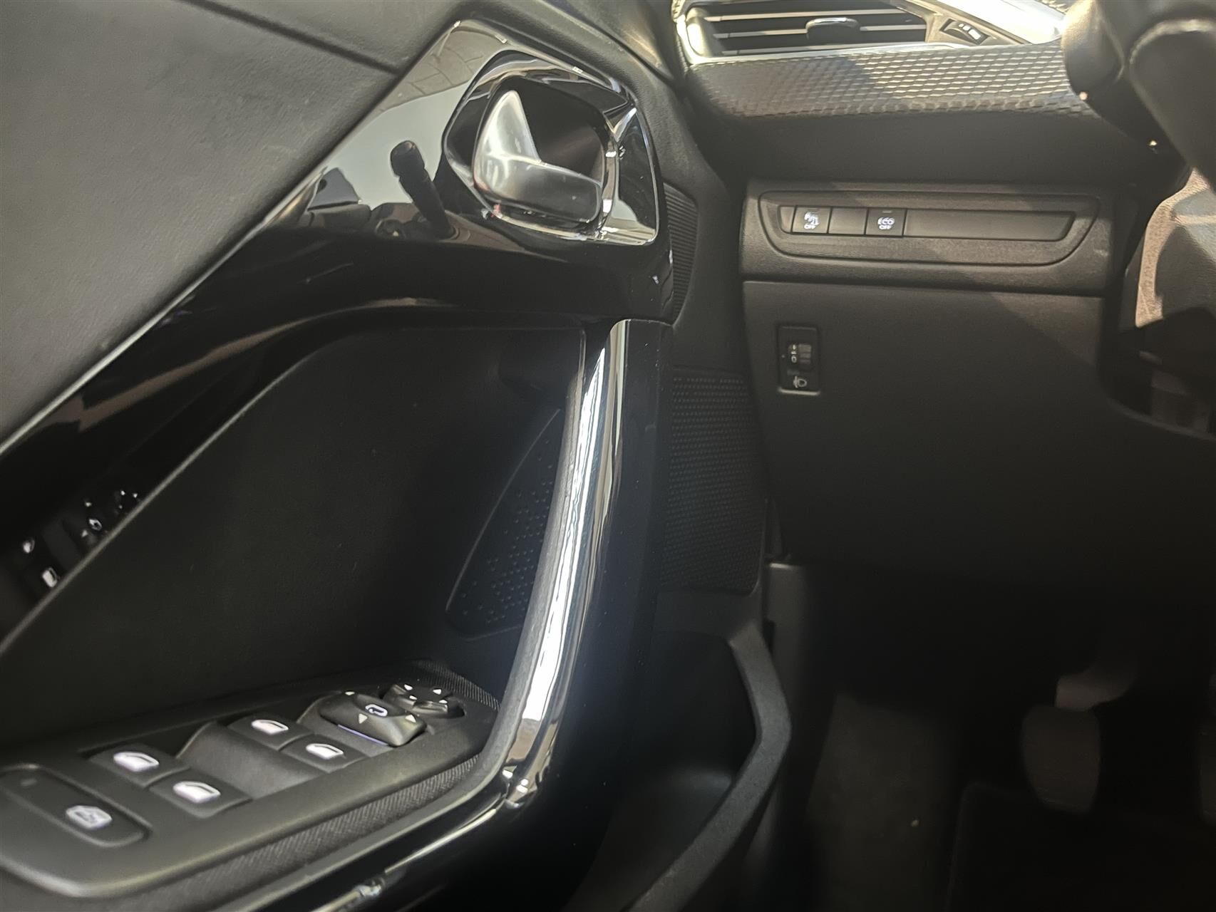 Billede af Peugeot 208 1,2 PureTech Prestige 82HK 5d