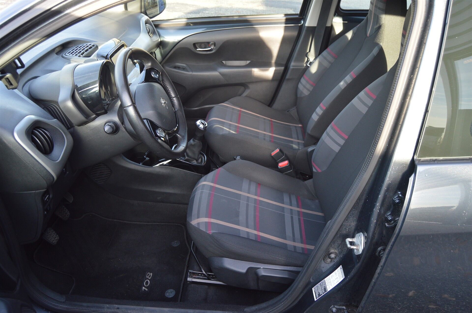 Billede af Peugeot 108 1,0 e-Vti Allure 69HK 5d