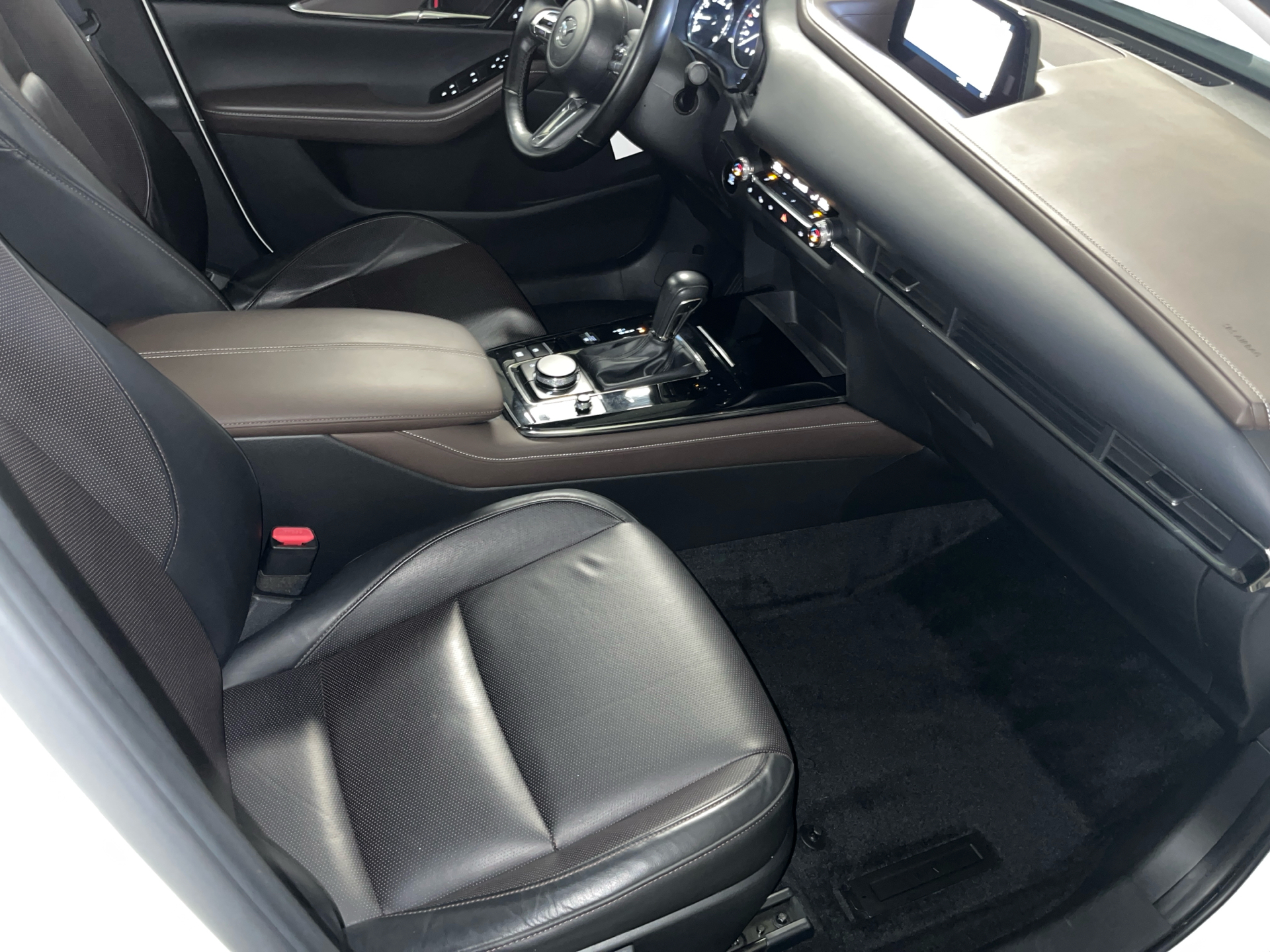 Billede af Mazda CX-30 2,0 Skyactiv-G  Mild hybrid Cosmo 122HK 5d 6g Aut.