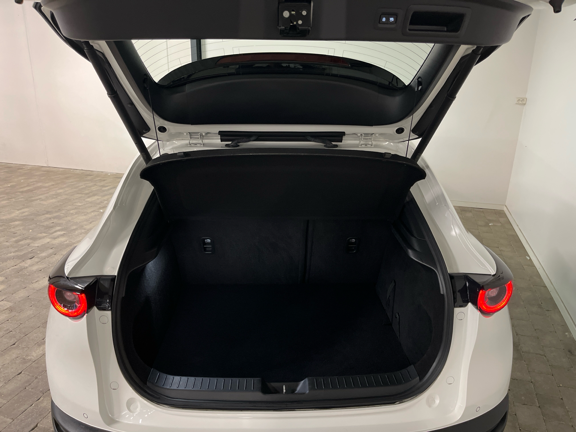 Billede af Mazda CX-30 2,0 Skyactiv-G  Mild hybrid Cosmo 122HK 5d 6g Aut.