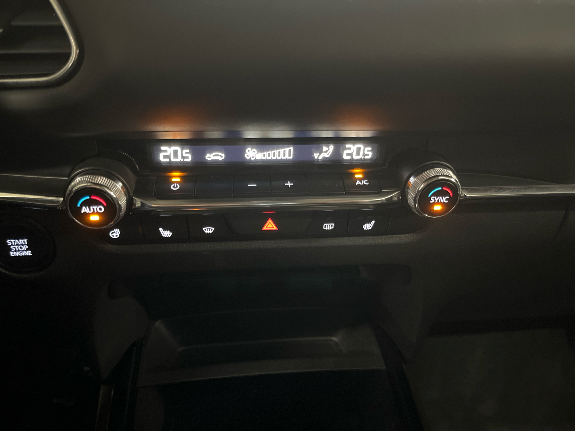 Billede af Mazda CX-30 2,0 Skyactiv-G  Mild hybrid Cosmo 122HK 5d 6g Aut.