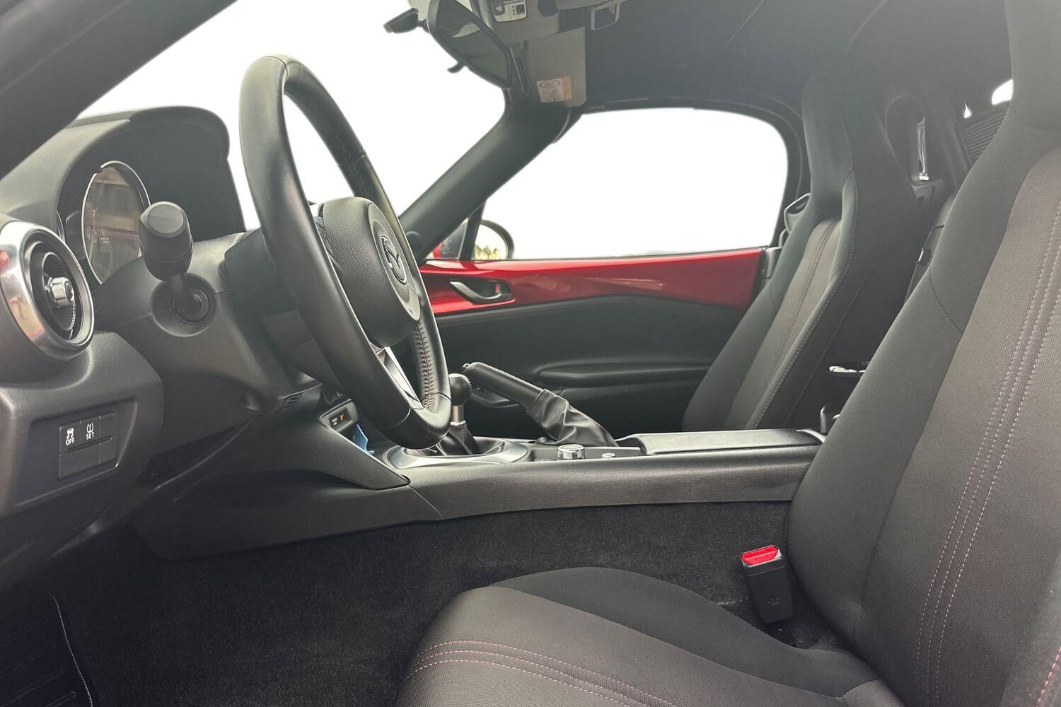 Billede af Mazda MX-5 Roadster 1,5 Skyactiv-G 131HK Cabr. 6g