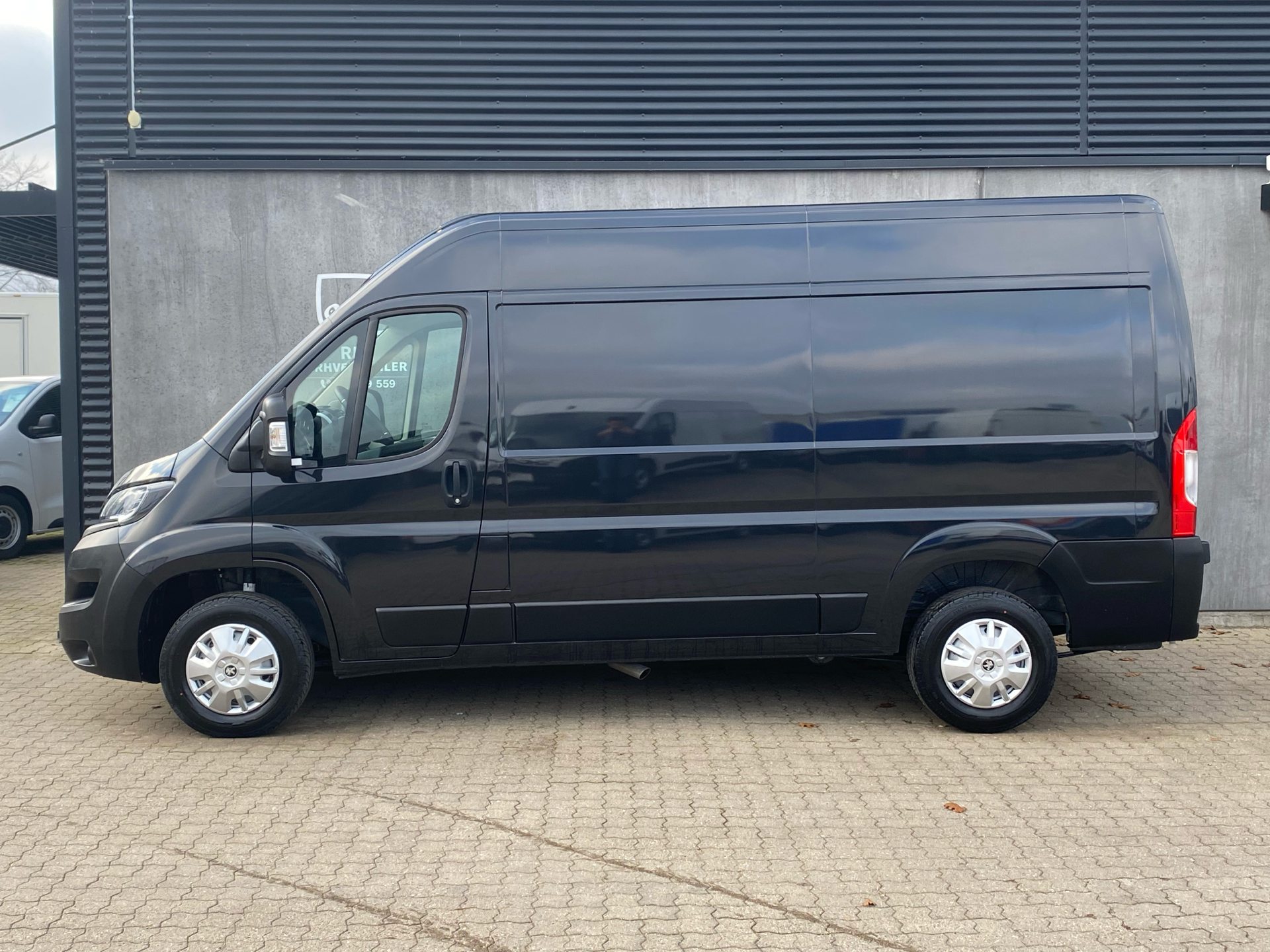 Billede af Peugeot Boxer 333 L2H2 2,2 BlueHDi Premium 140HK Van 6g