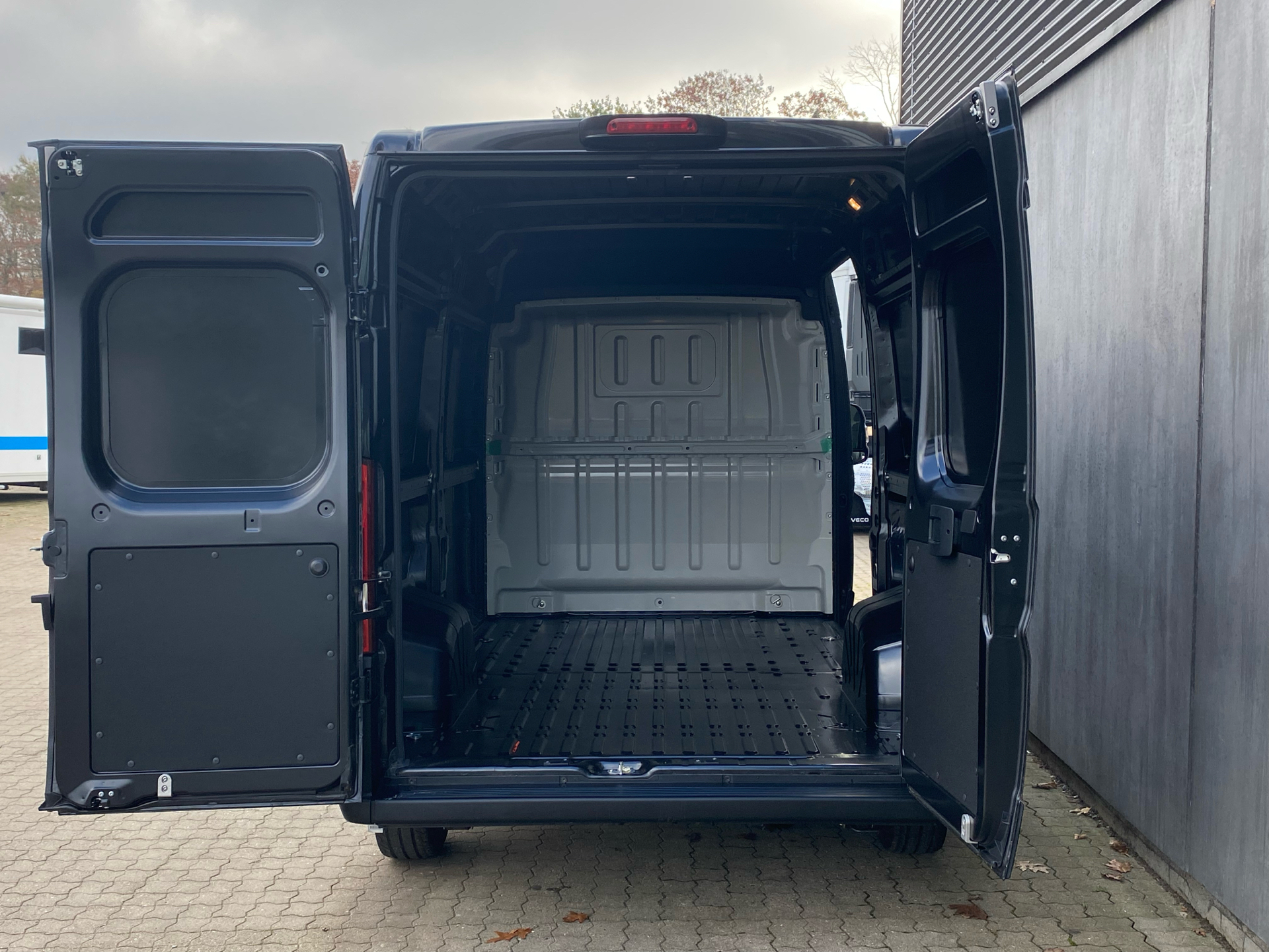 Billede af Peugeot Boxer 333 L2H2 2,2 BlueHDi Premium 140HK Van 6g