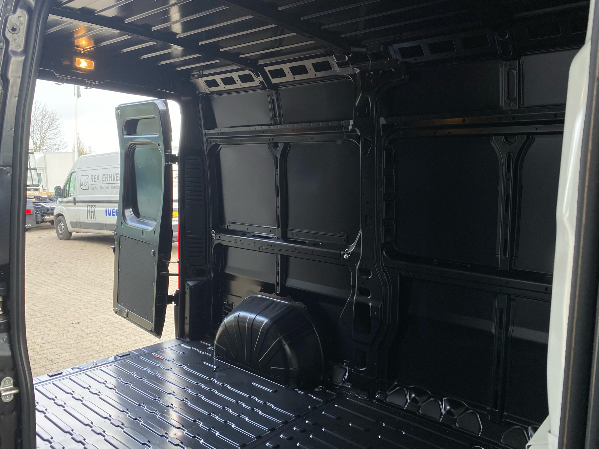 Billede af Peugeot Boxer 333 L2H2 2,2 BlueHDi Premium 140HK Van 6g