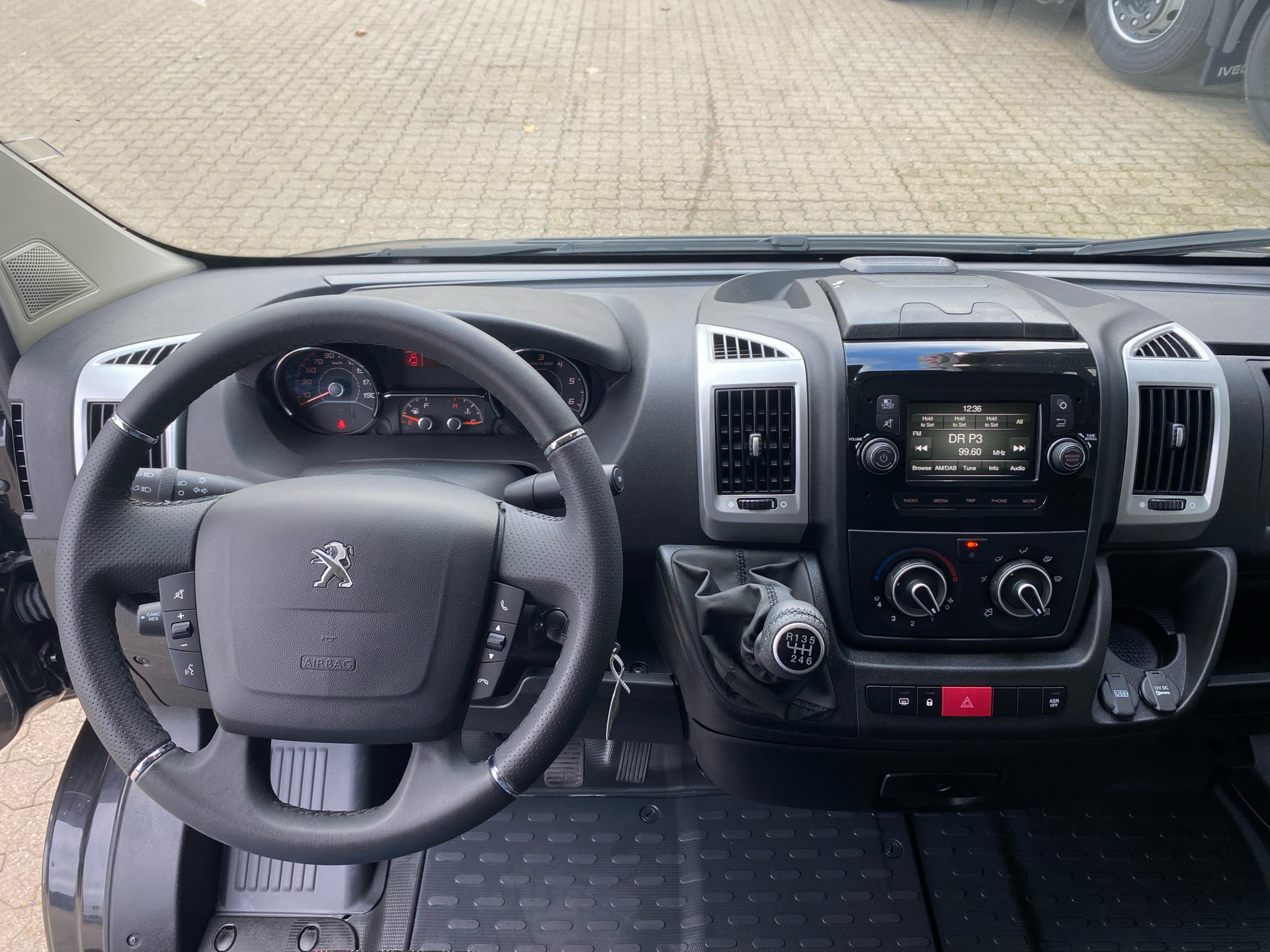 Billede af Peugeot Boxer 333 L2H2 2,2 BlueHDi Premium 140HK Van 6g