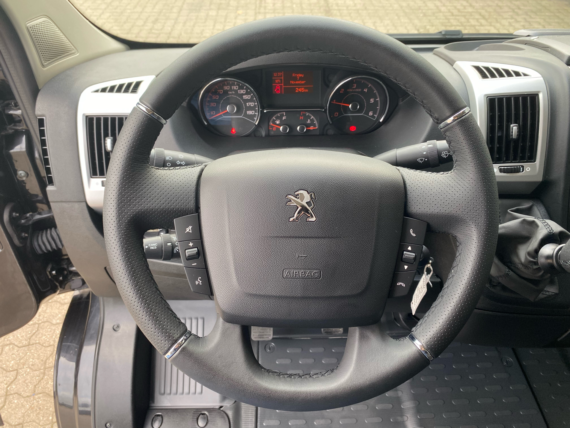 Billede af Peugeot Boxer 333 L2H2 2,2 BlueHDi Premium 140HK Van 6g