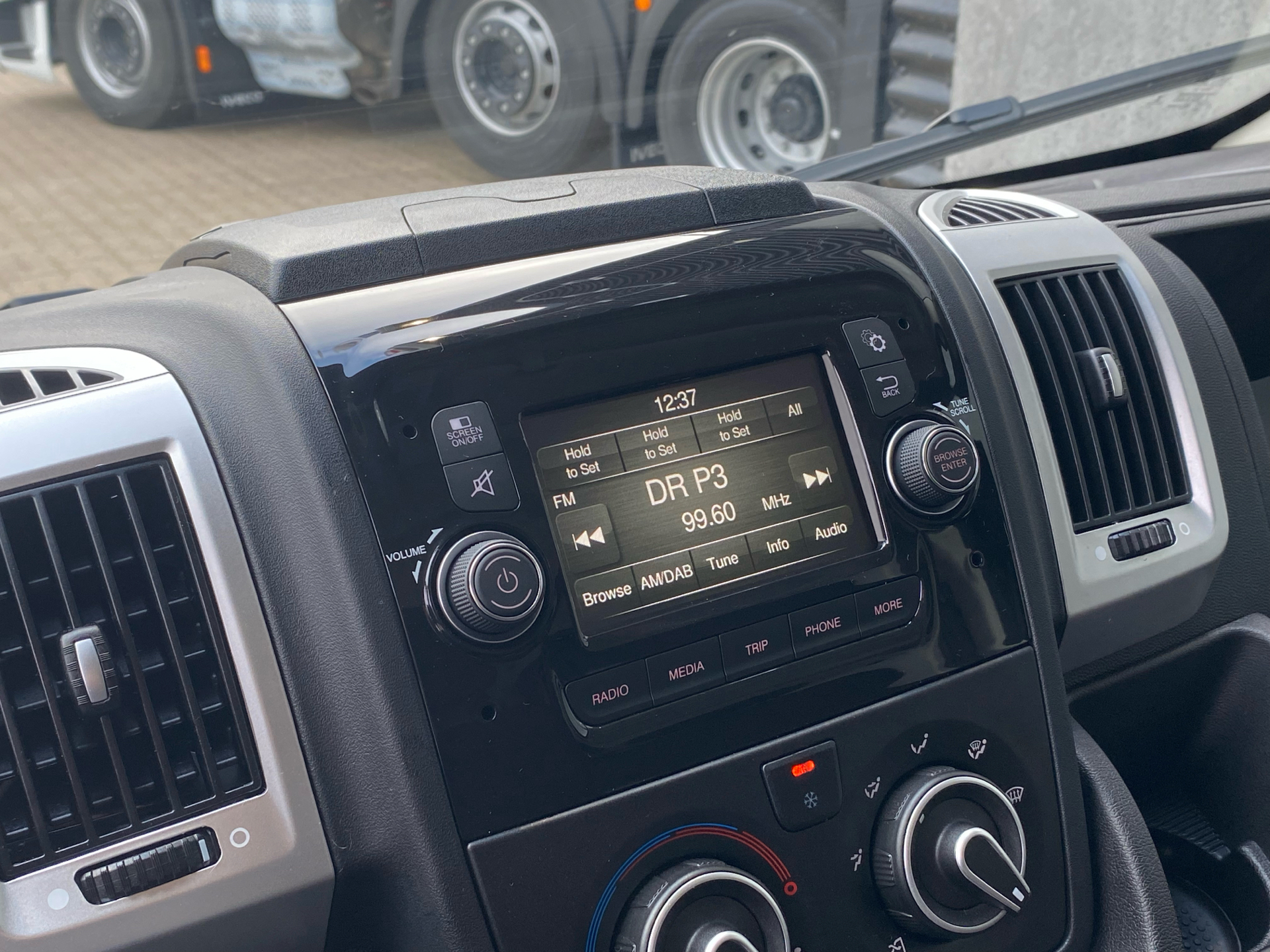 Billede af Peugeot Boxer 333 L2H2 2,2 BlueHDi Premium 140HK Van 6g