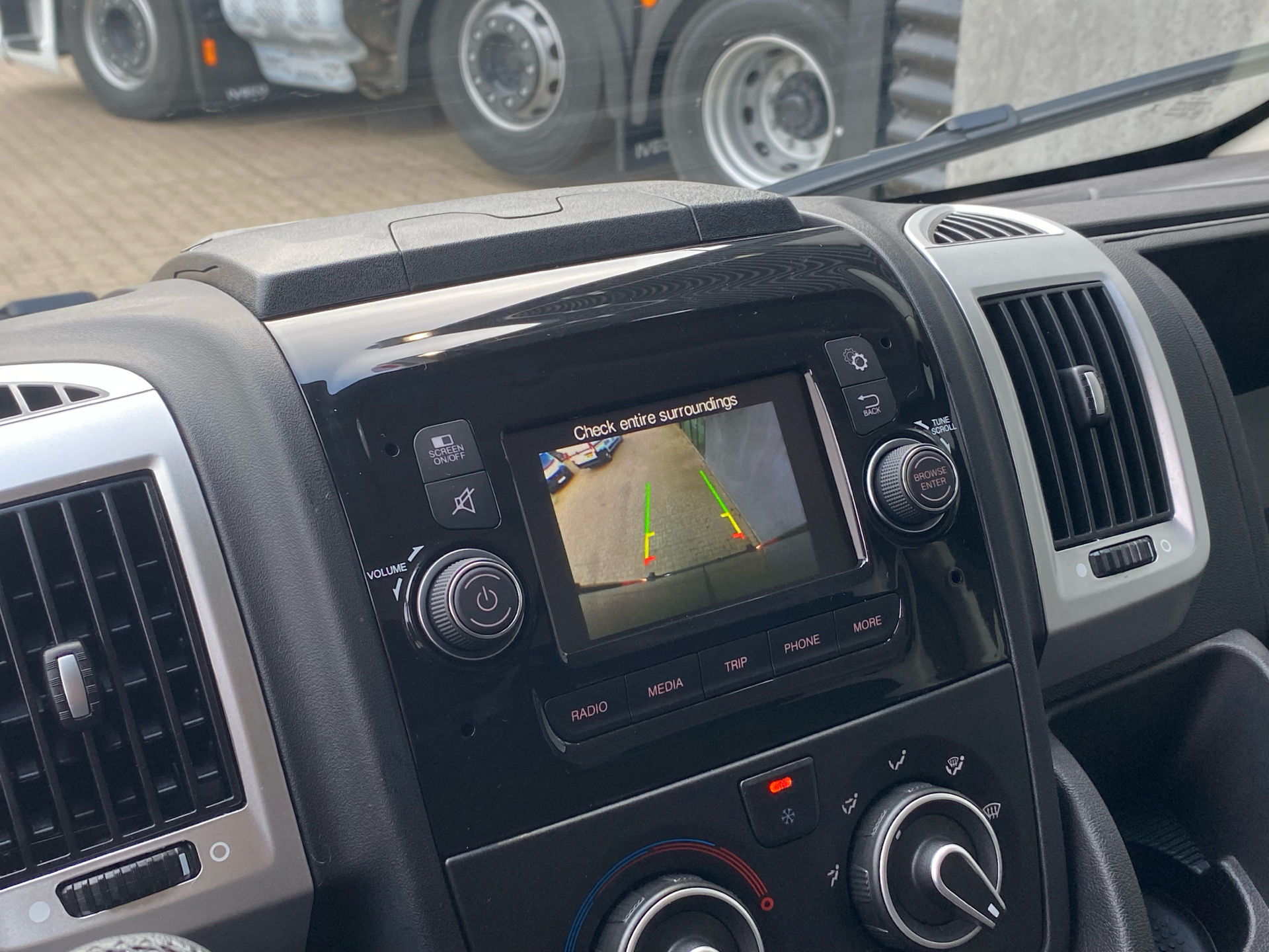 Billede af Peugeot Boxer 333 L2H2 2,2 BlueHDi Premium 140HK Van 6g