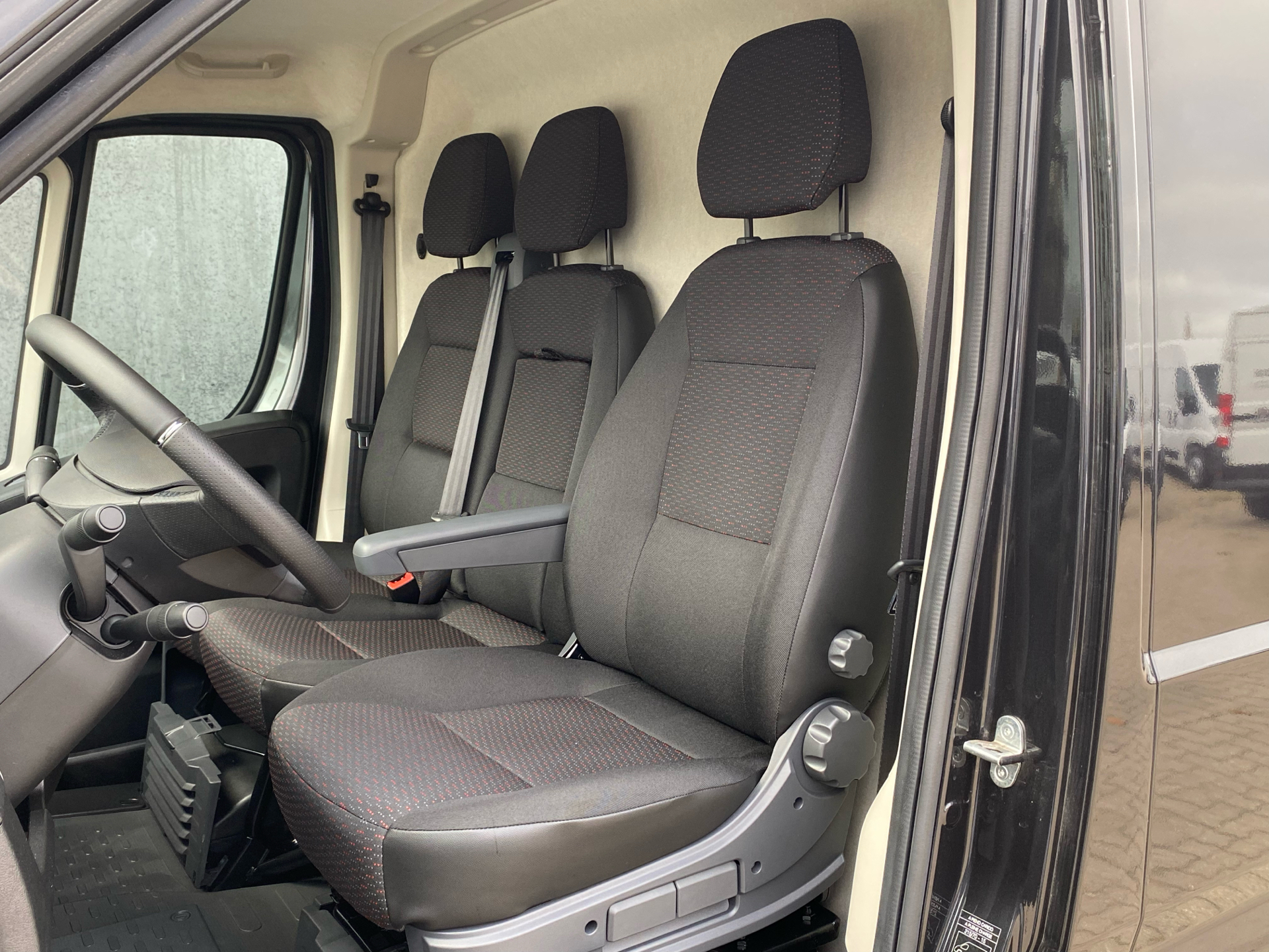 Billede af Peugeot Boxer 333 L2H2 2,2 BlueHDi Premium 140HK Van 6g