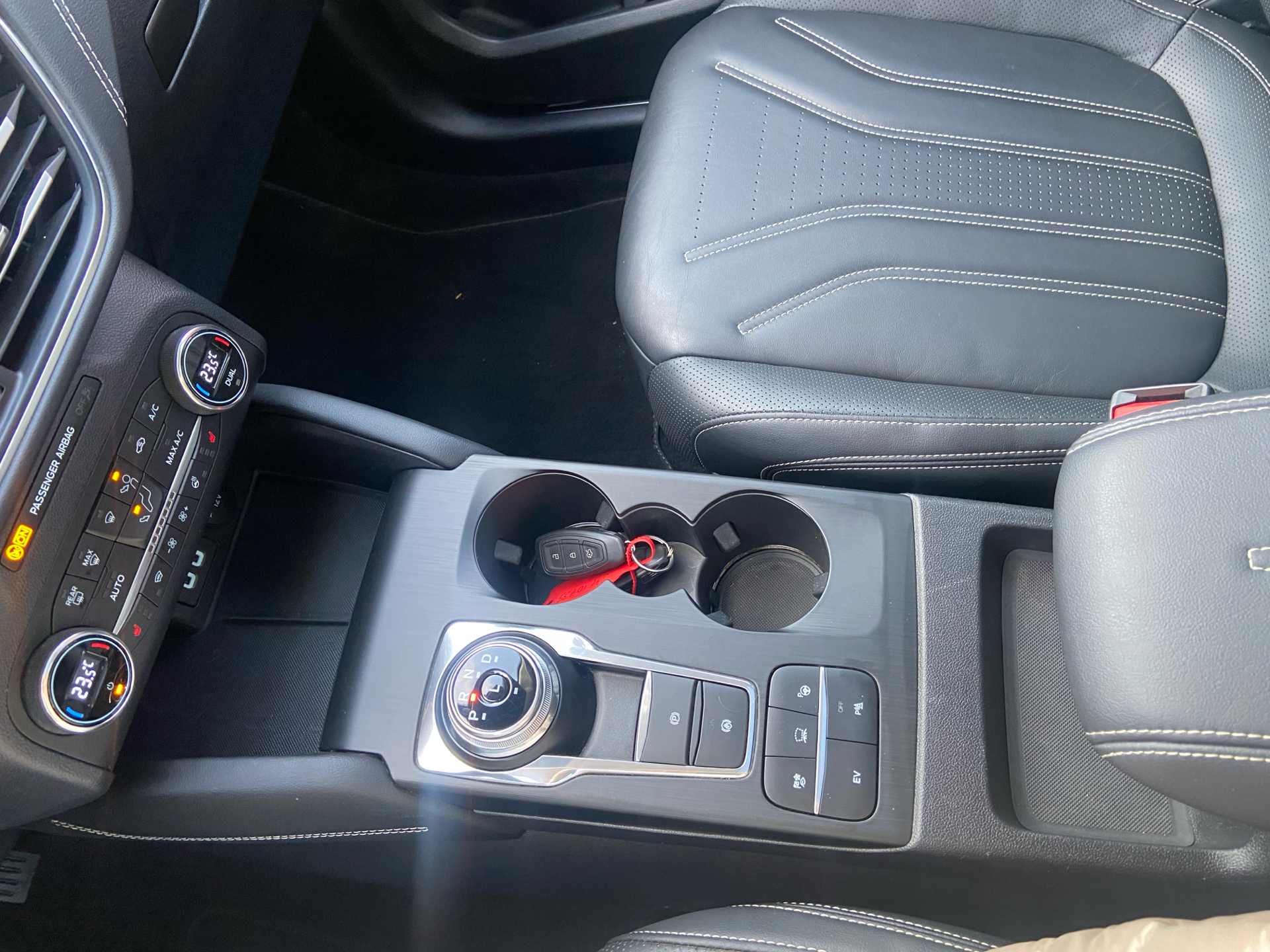 Billede af Ford Kuga 2,5 Plugin-hybrid Vignale CVT 225HK 5d Trinl. Gear