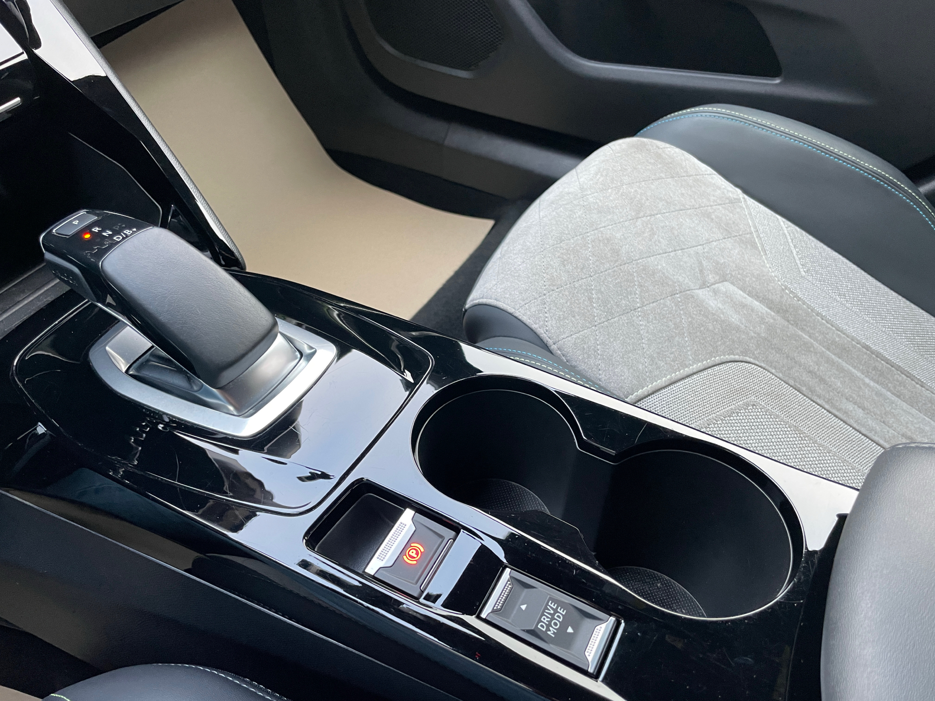 Billede af Peugeot e-2008 EL GT Premium 136HK 5d Aut.