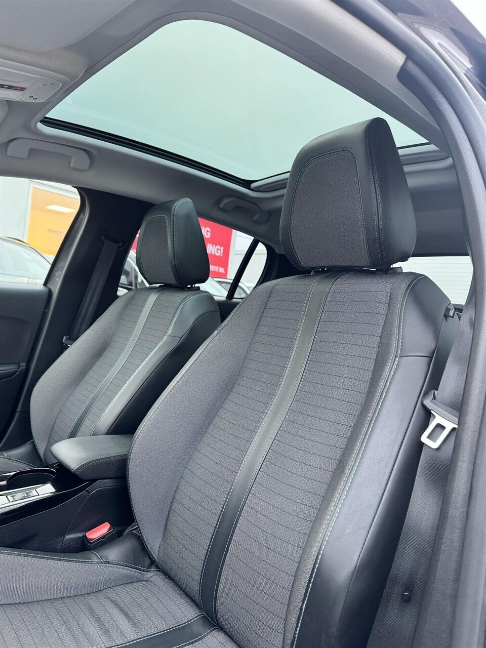 Billede af Peugeot 208 1,2 PureTech Allure Sky 100HK 5d 6g