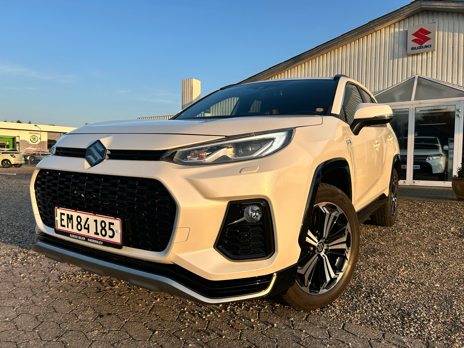 Billede af Suzuki Across 2,5 Plugin-hybrid Adventure E-CVT 306HK 5d Trinl. Gear