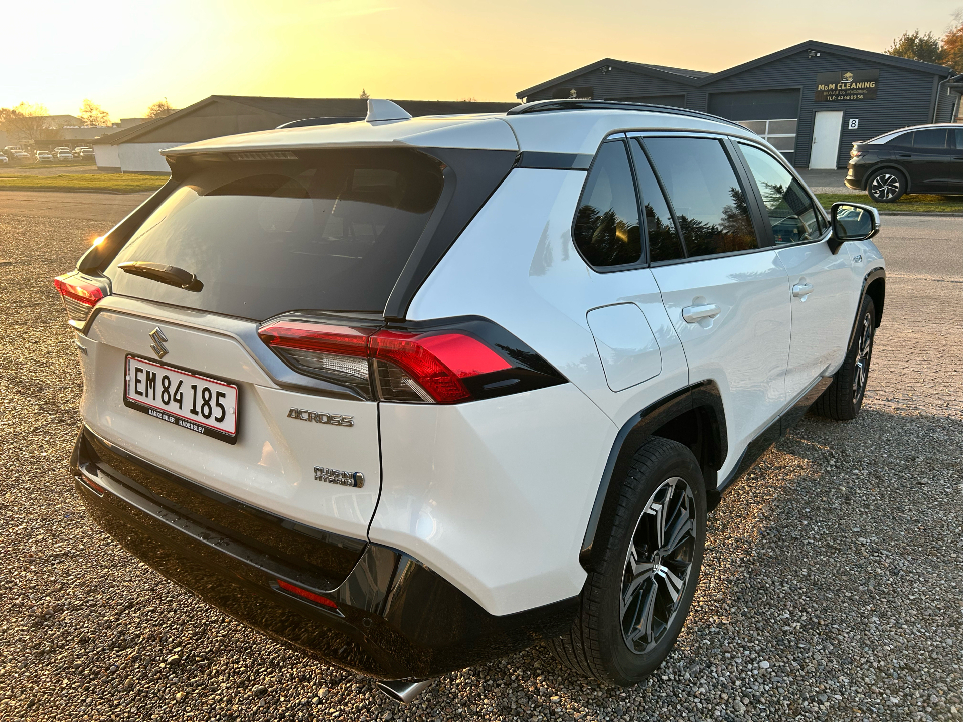 Billede af Suzuki Across 2,5 Plugin-hybrid Adventure E-CVT 306HK 5d Trinl. Gear