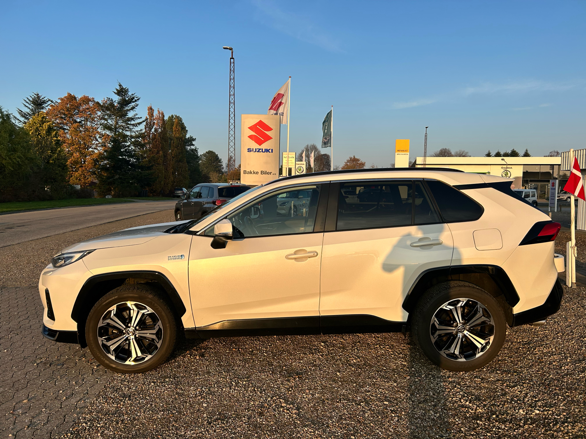 Billede af Suzuki Across 2,5 Plugin-hybrid Adventure E-CVT 306HK 5d Trinl. Gear